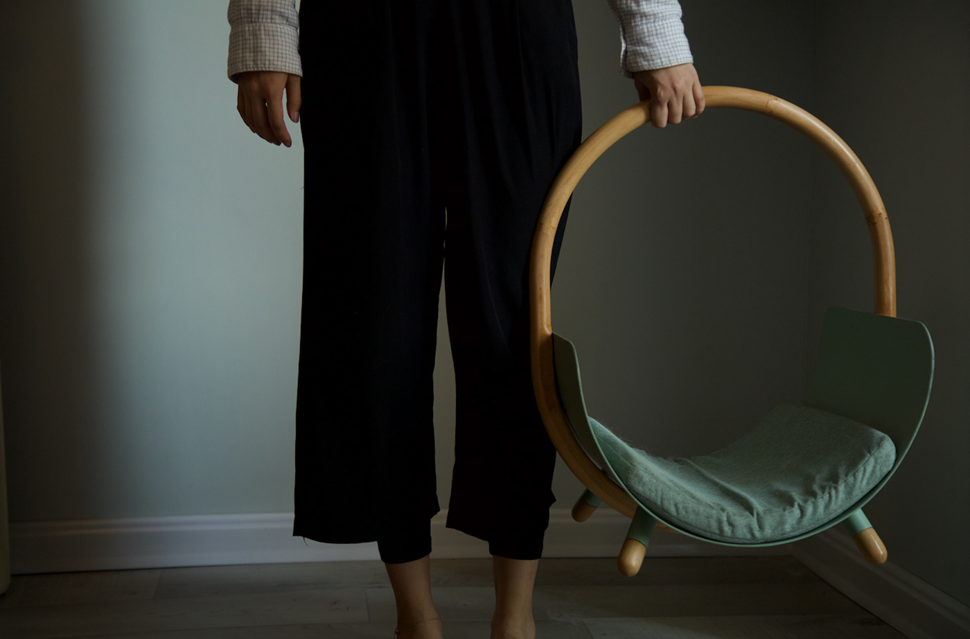 Pets，Pet surroundings，Kitty，stroke a cat，hand basket，Spoon，hide-and-seek，