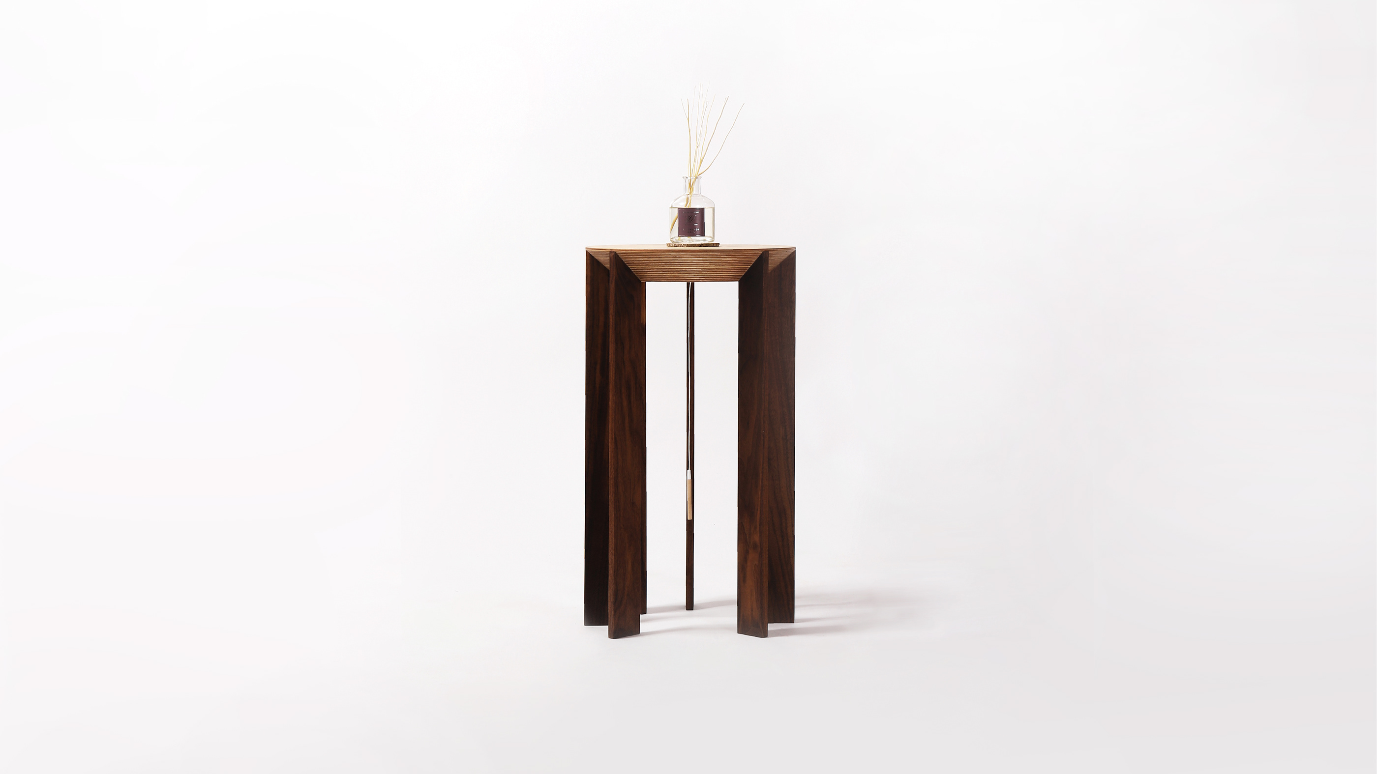 atmosphere，Bedside lamp，moonlit night，