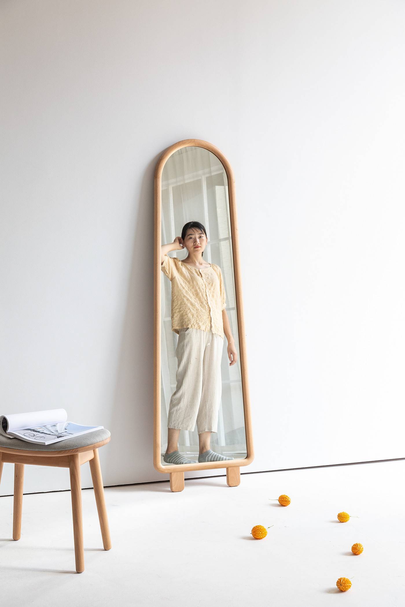 mirror，vertical，woodiness，