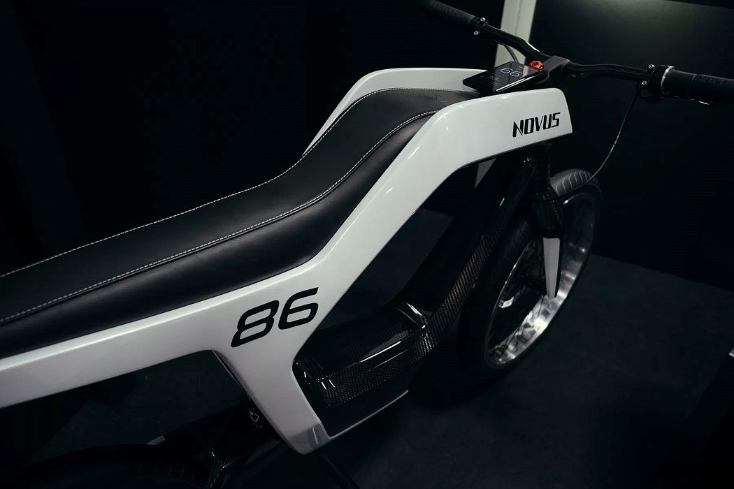 white，Electric motorcycle，Nov，