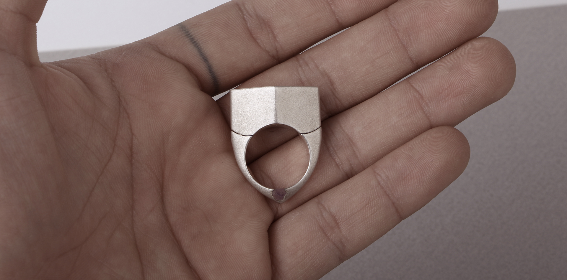 Metal，Jewelry design，Ring，