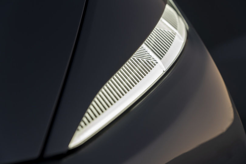 White pearlescent，Architecture，Infiniti，