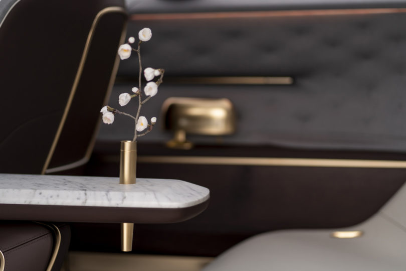 White pearlescent，Architecture，Infiniti，