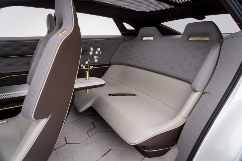 White pearlescent，Architecture，Infiniti，