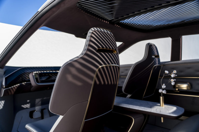 White pearlescent，Architecture，Infiniti，