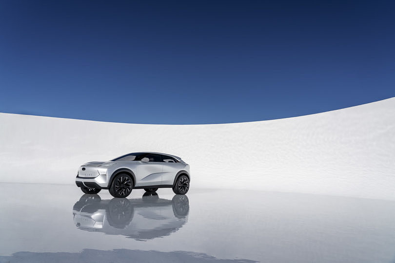 White pearlescent，Architecture，Infiniti，
