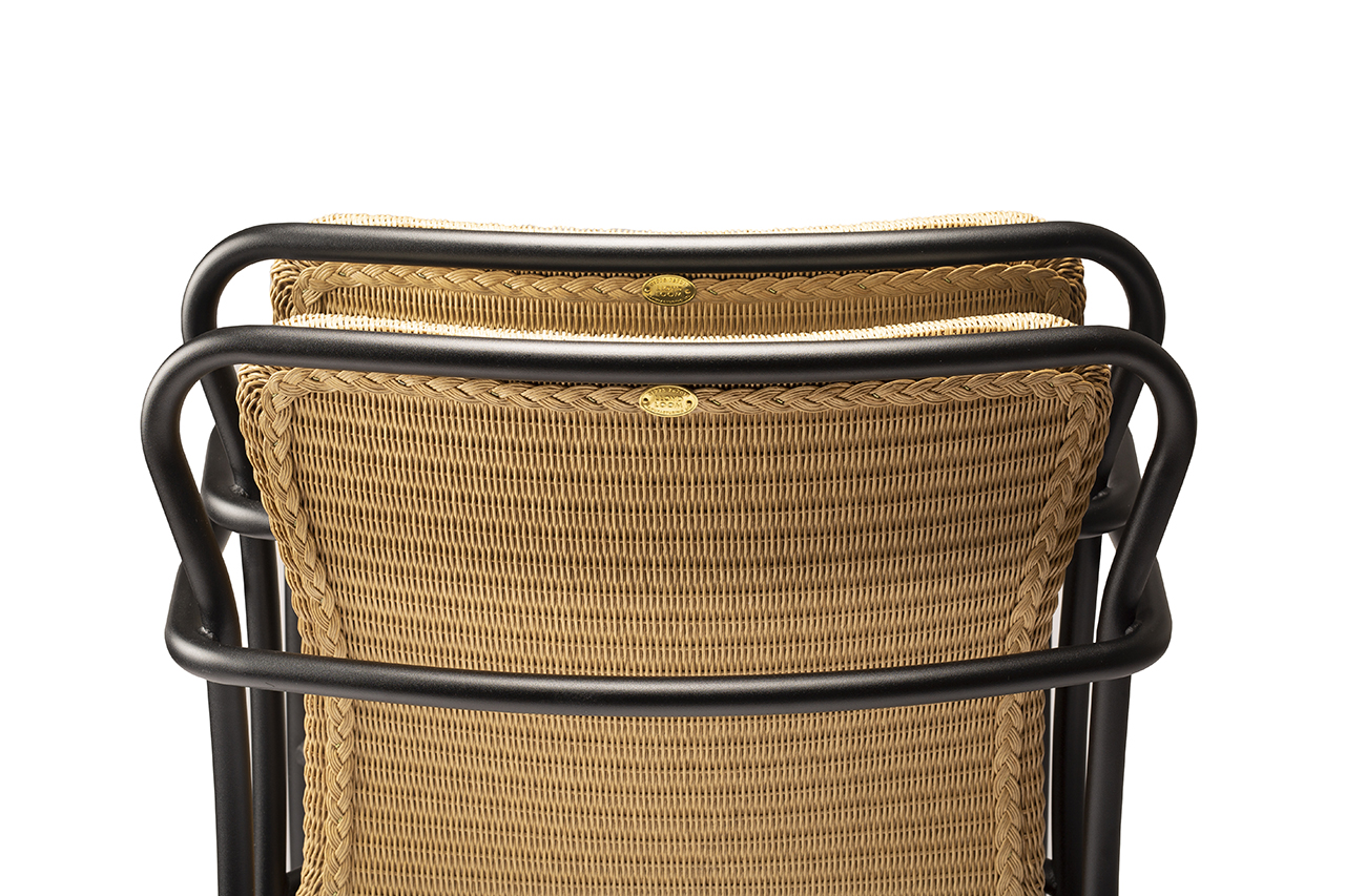 Deadgood，furniture，Naked，hug，