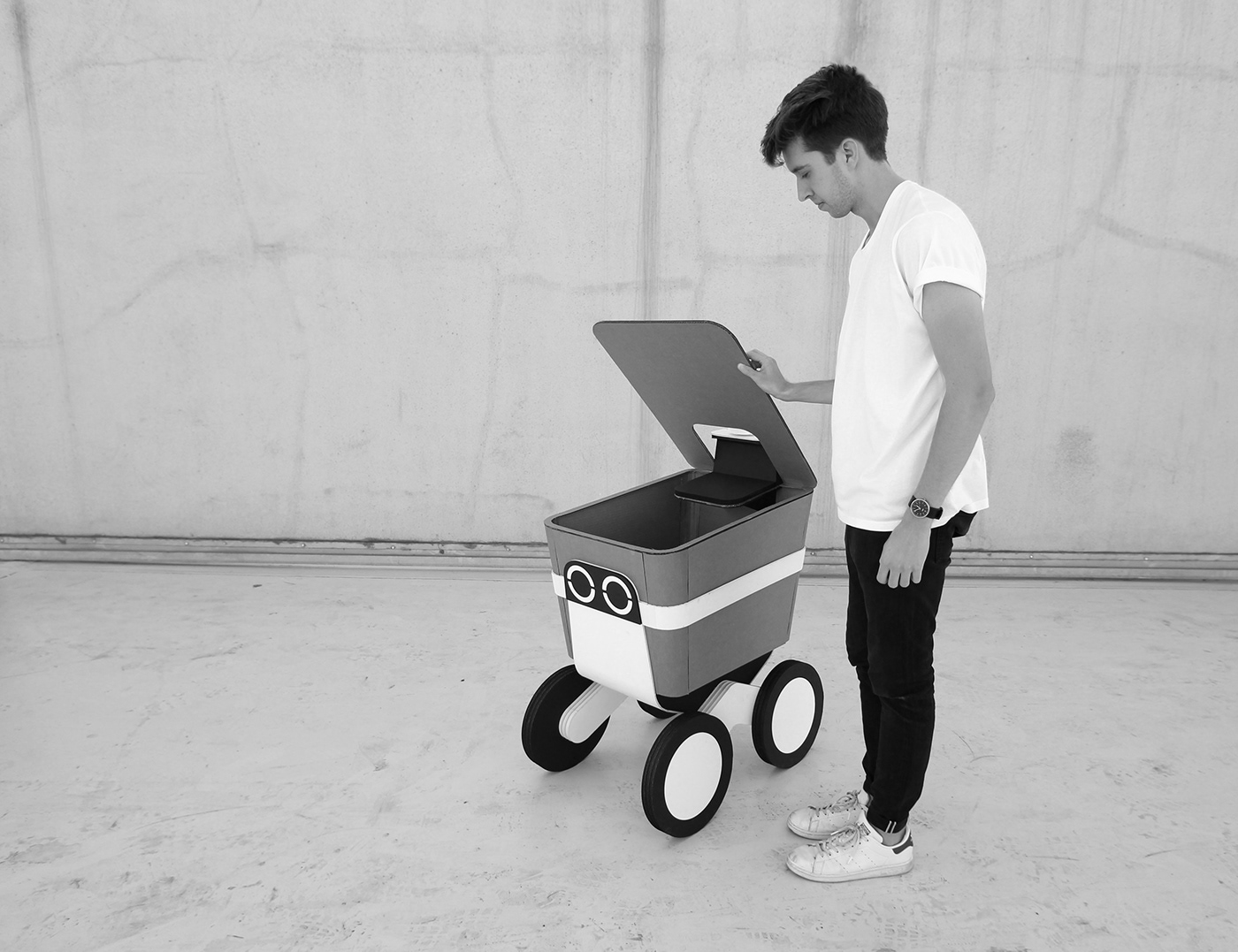 Stephen Lynn，Postmaths，automatic，Delivery，robot，