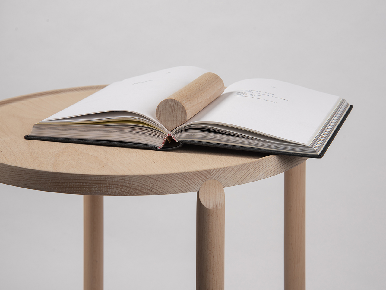 Paperweight，Side table，Bookcase，furniture，Peca，