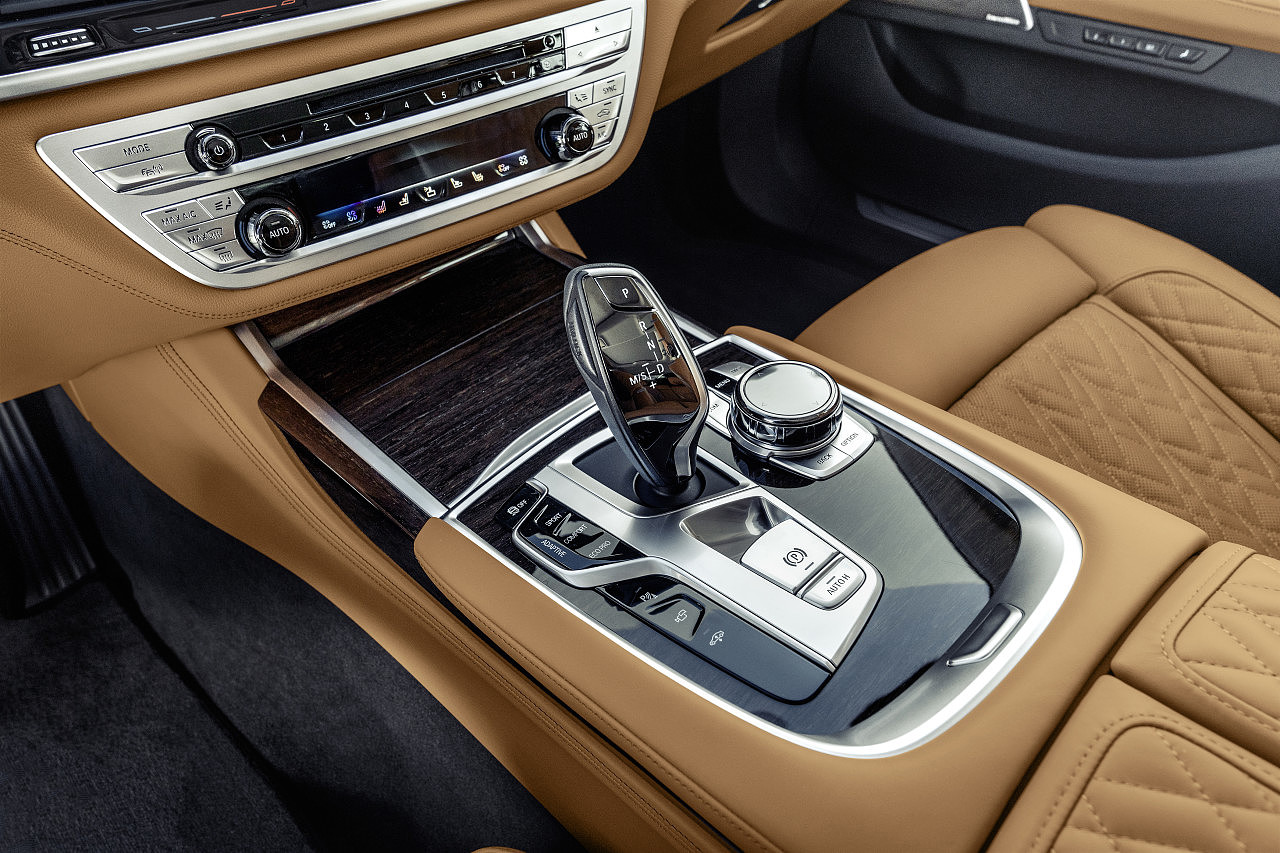 seven hundred and fifty，bmw，seven，bmw，