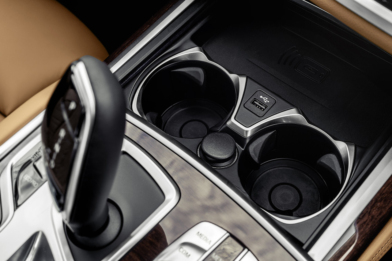 seven hundred and fifty，bmw，seven，bmw，