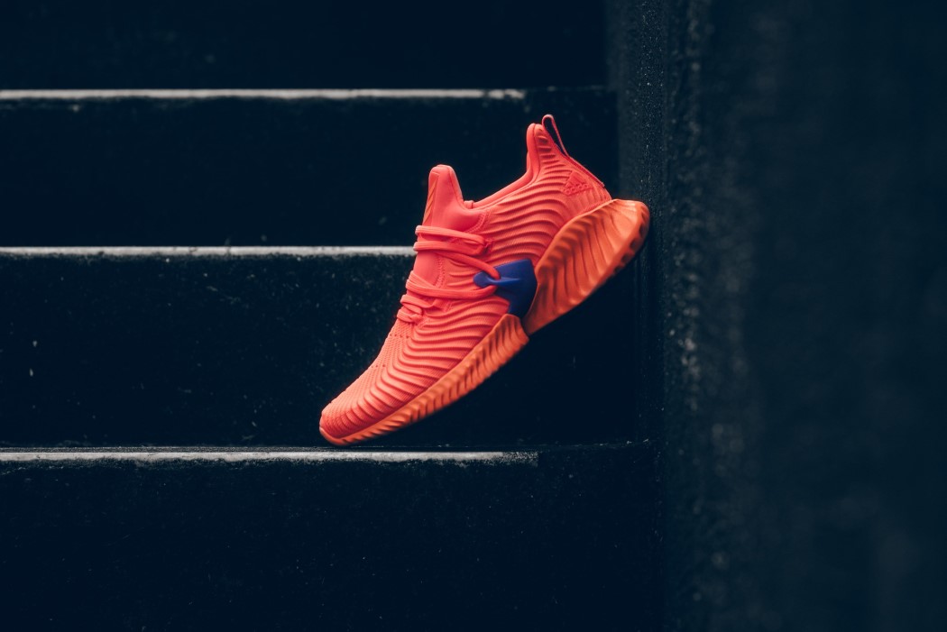 sneakers，brand，adidas，