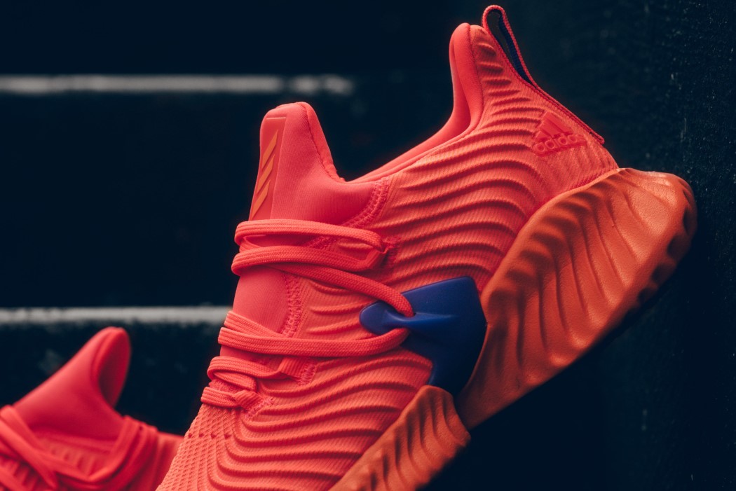 sneakers，brand，adidas，