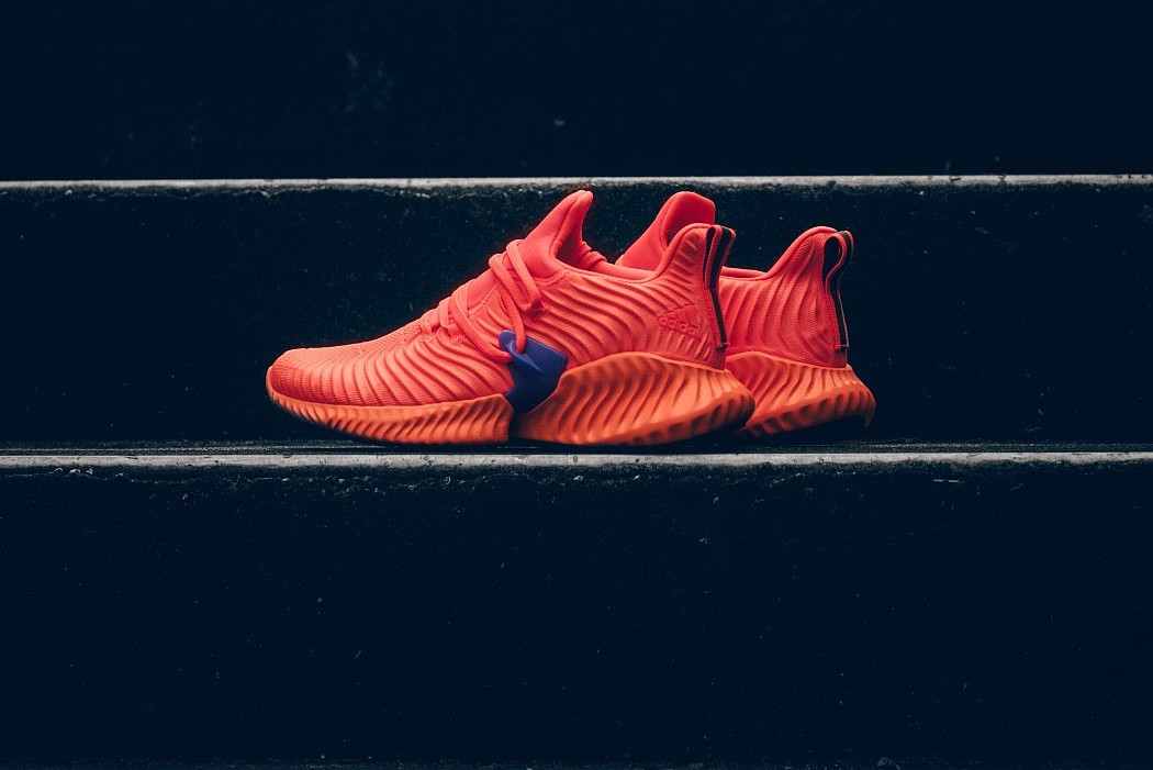 sneakers，brand，adidas，