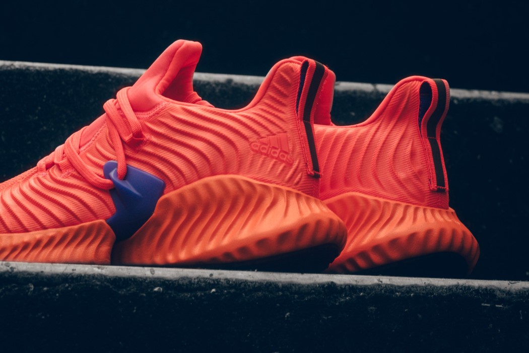 sneakers，brand，adidas，