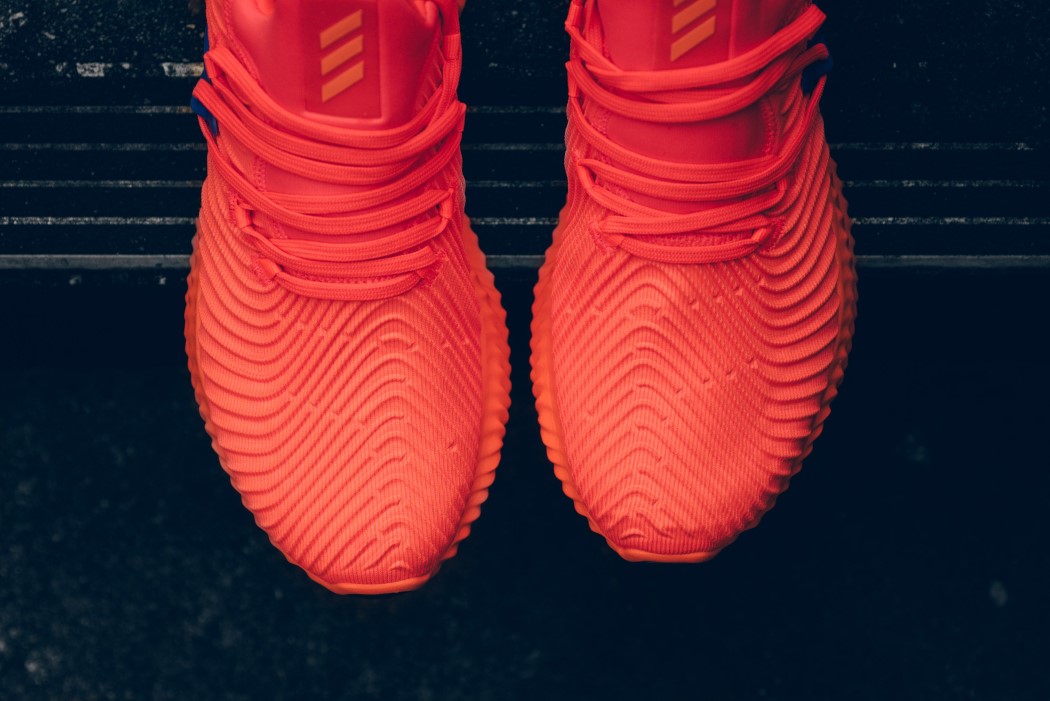 sneakers，brand，adidas，