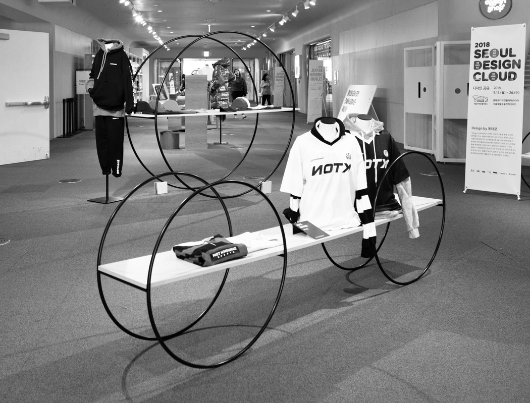 Simplicity，Display stand，Table，O-Table，