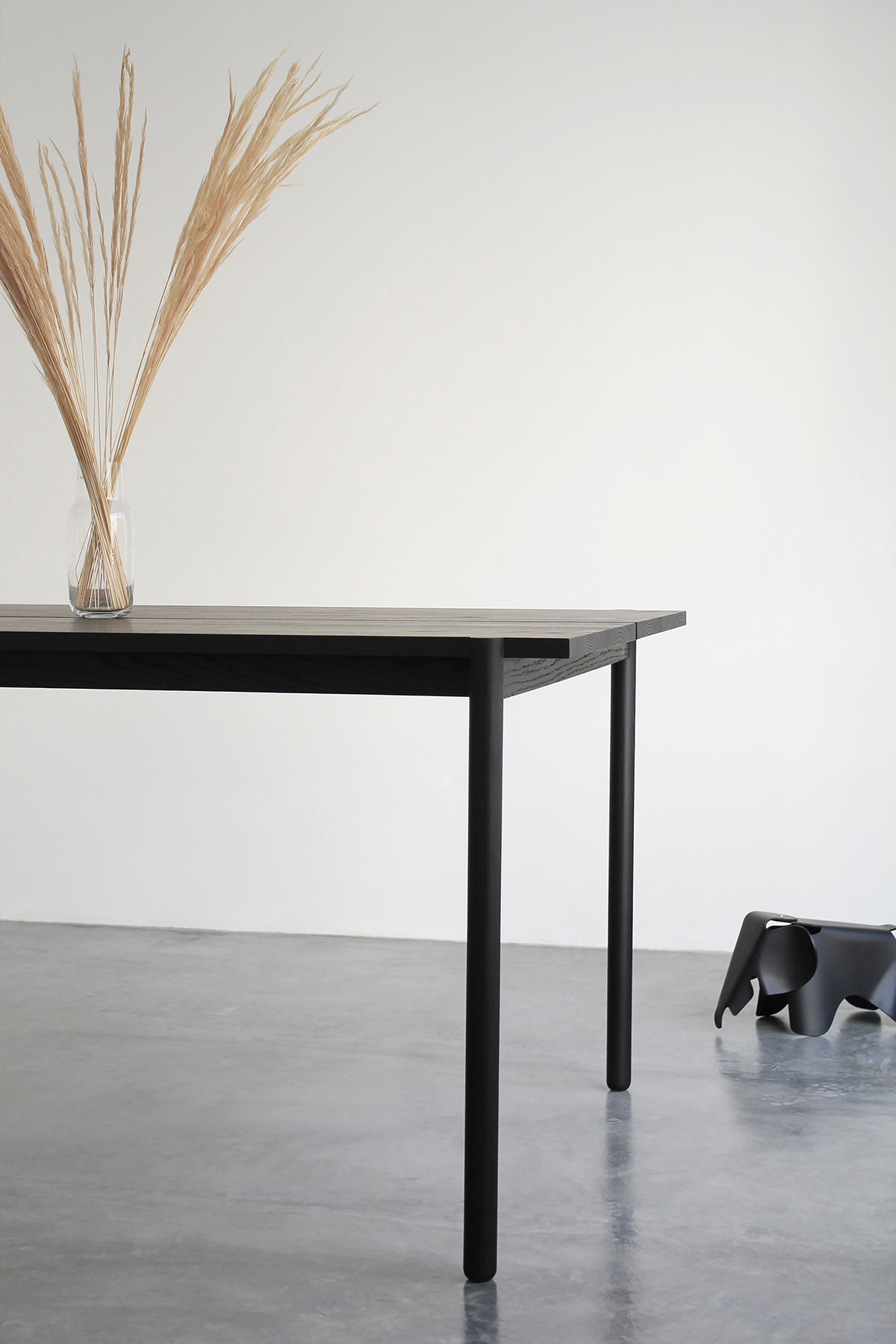 Jos é Berm údez，Japan，black，Table，Furniture home，
