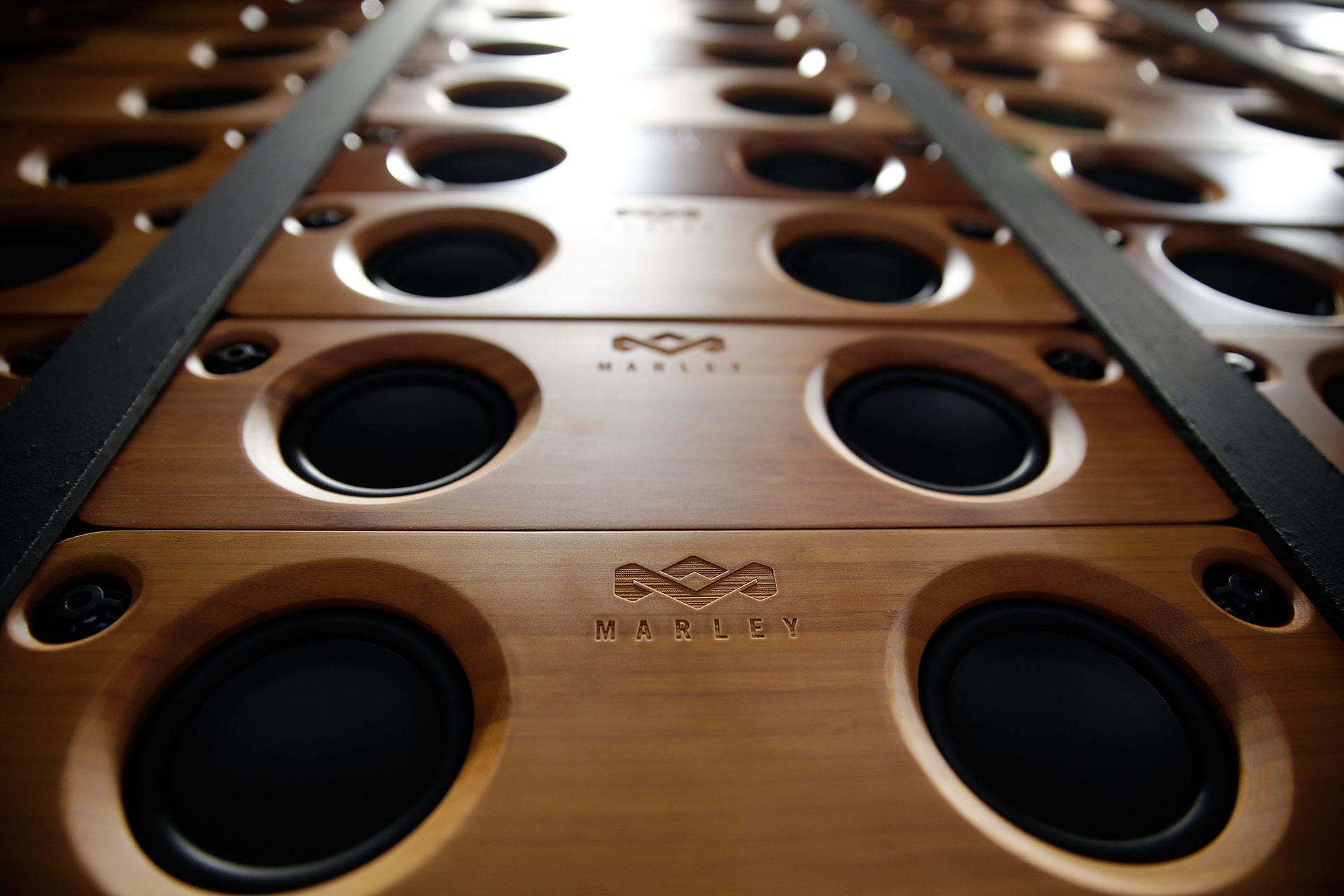 Air circulator，woodiness，black，