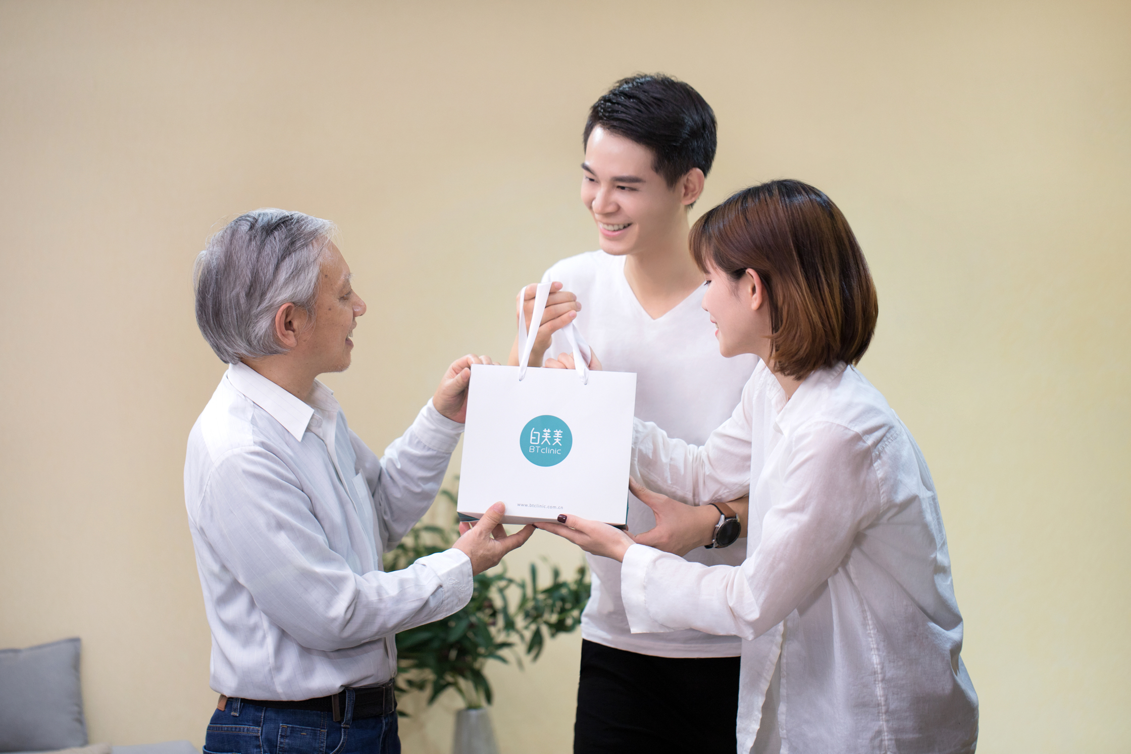 White collar workers，fashion，concise，Bai Fumei，Massage paste，Intelligent massage instrument，