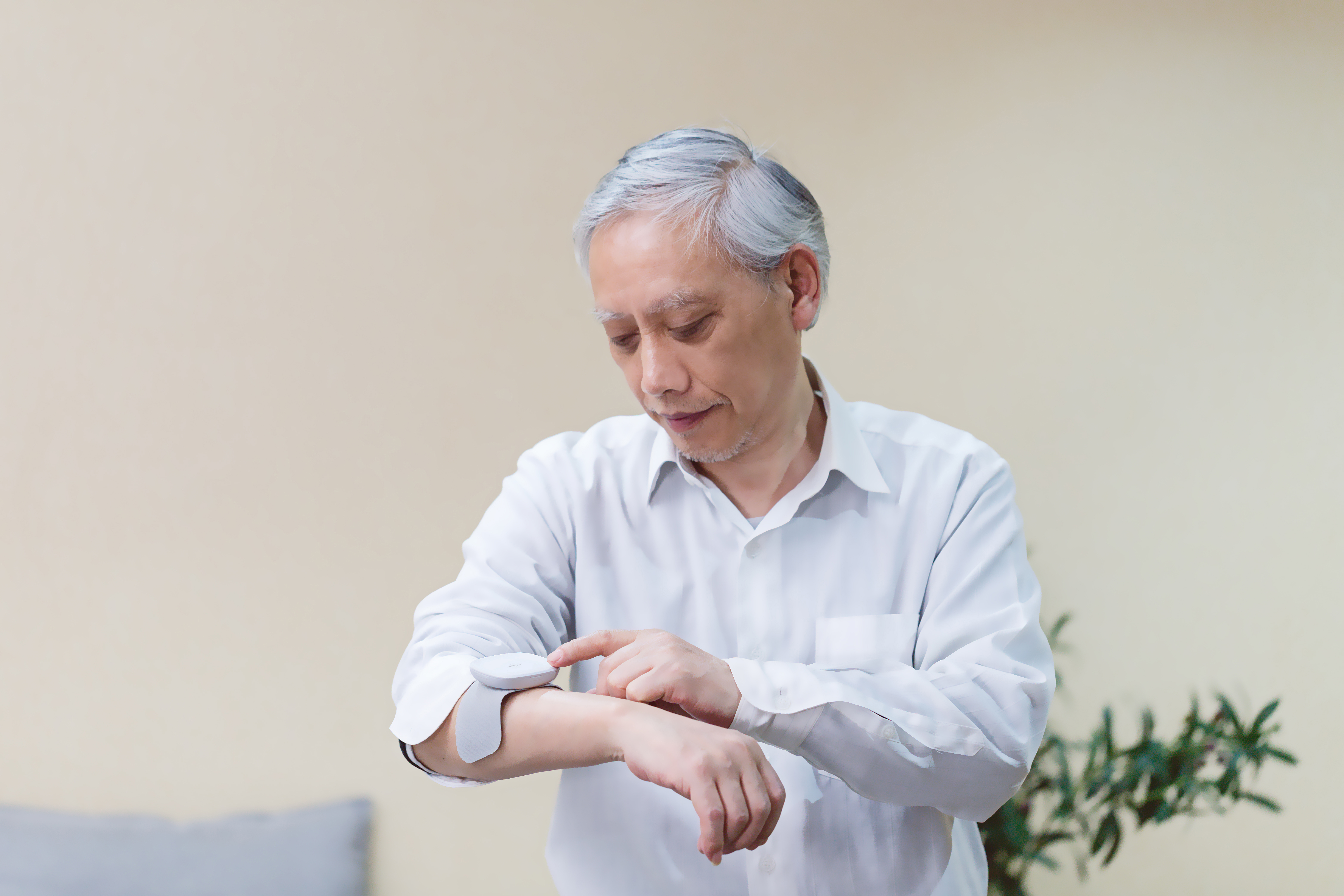 White collar workers，fashion，concise，Bai Fumei，Massage paste，Intelligent massage instrument，