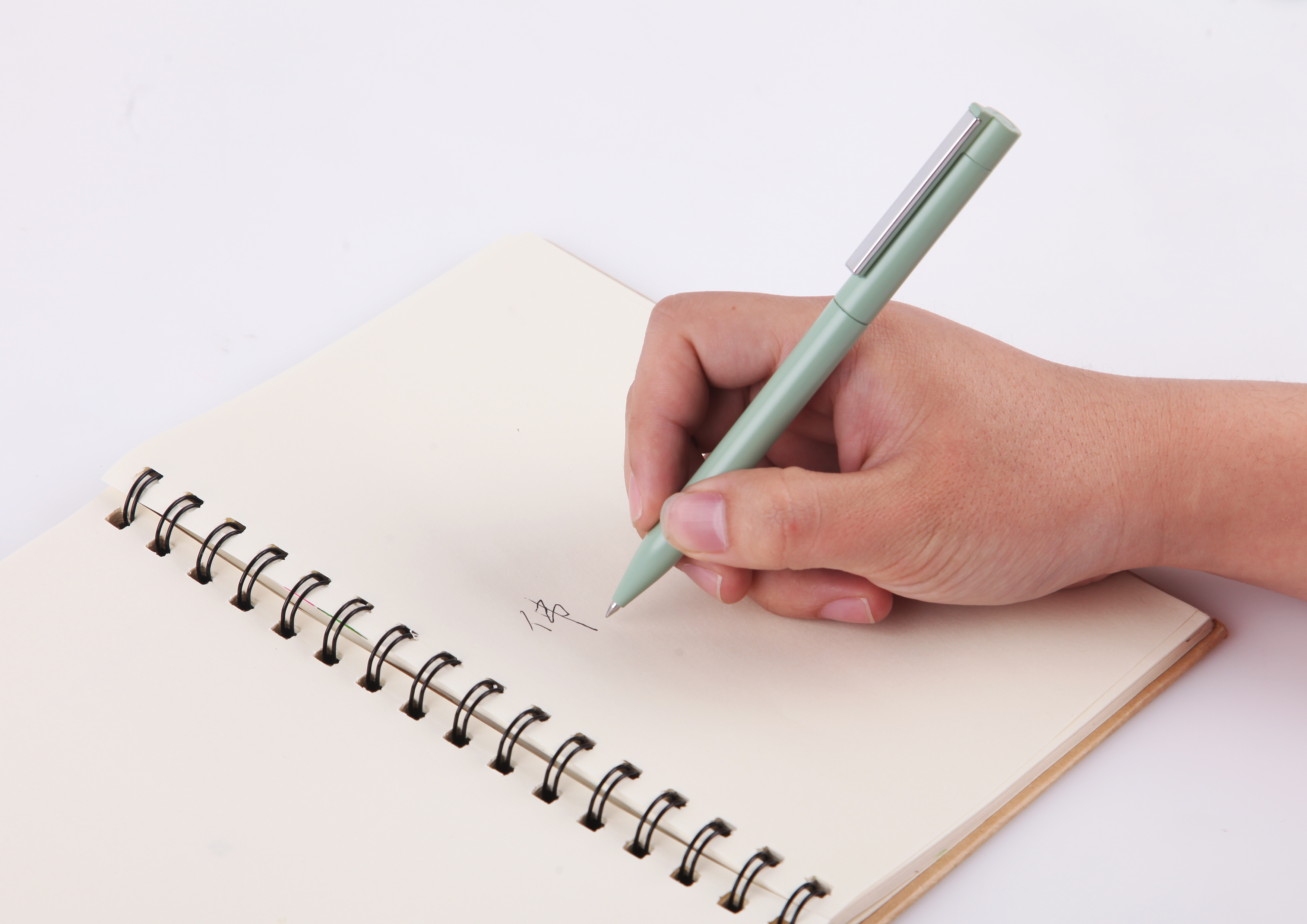 Look for the relationship between the pen holder and the pen holder，