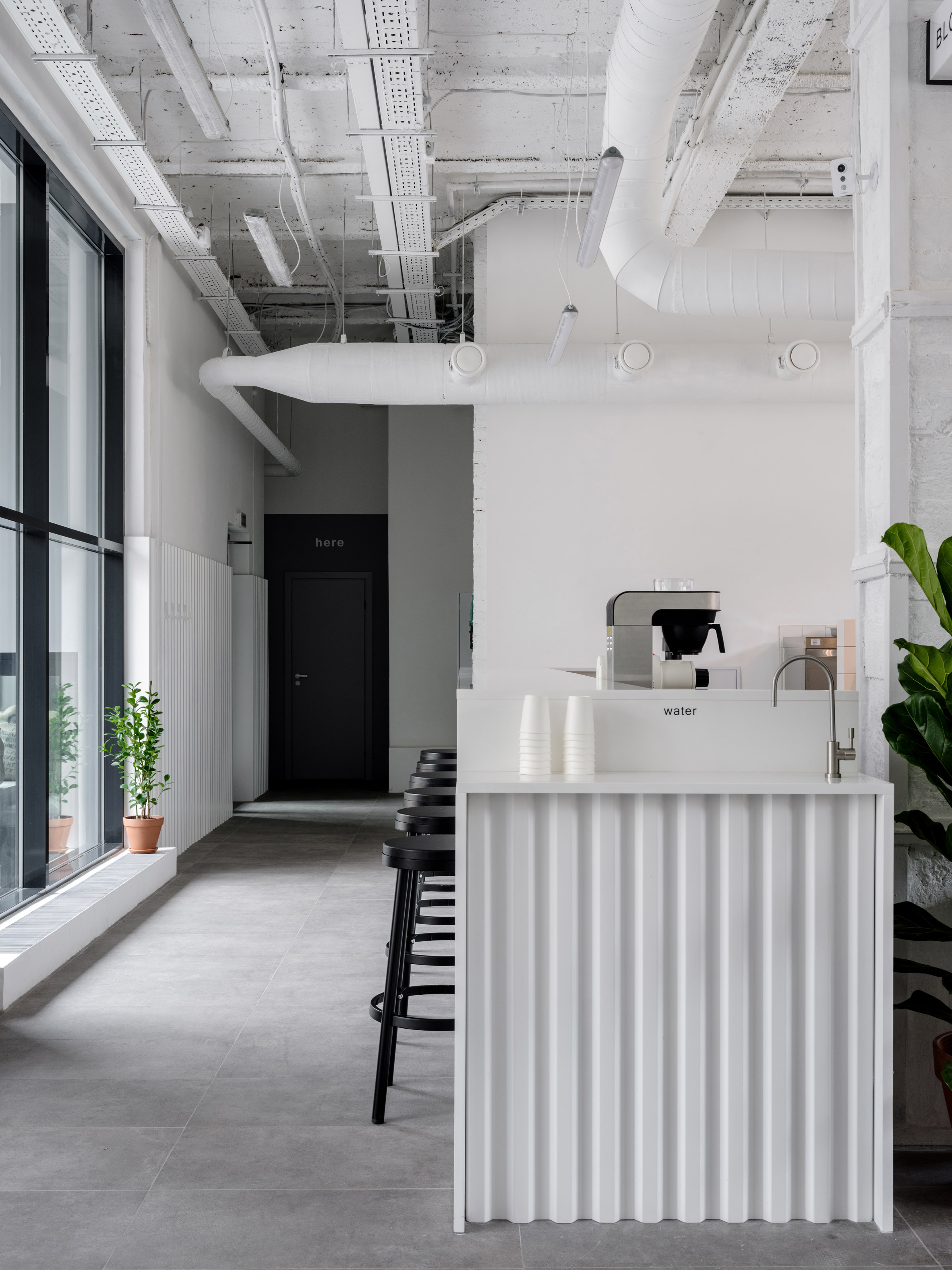 coffee shop，renovation，white，Ascending，