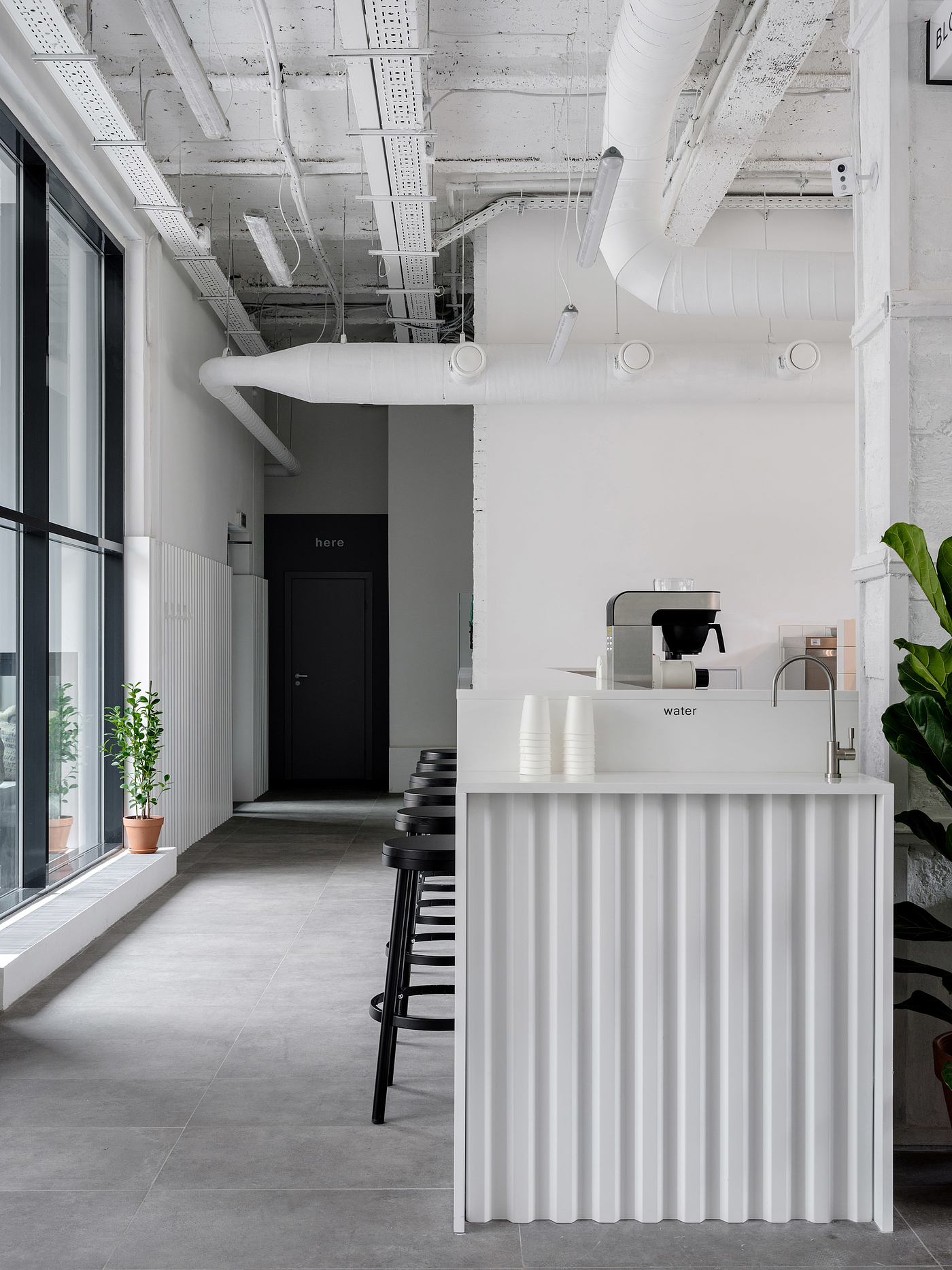 coffee shop，renovation，white，Ascending，