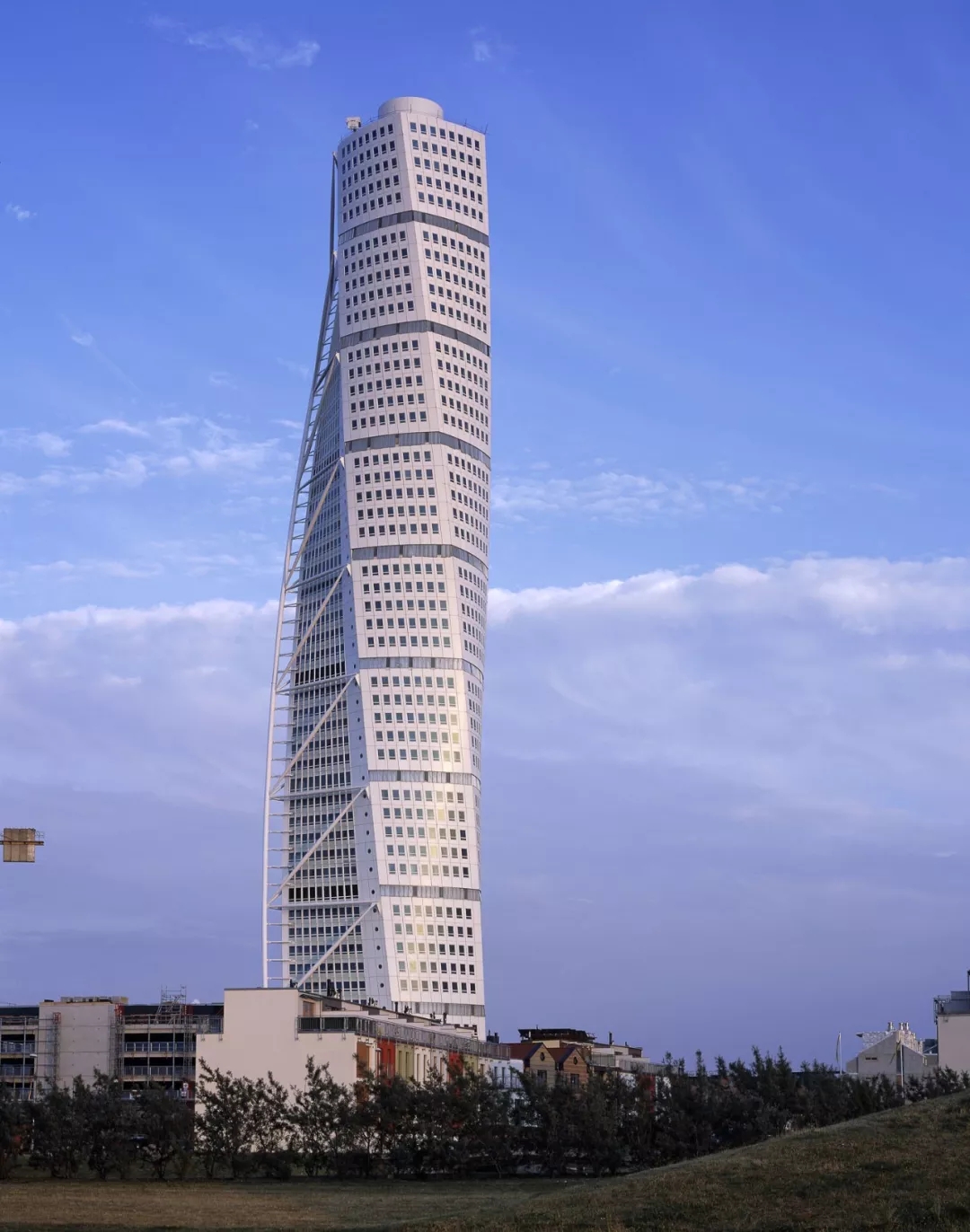 堪比扎哈唯有鬼才才敢让建筑飞起来
