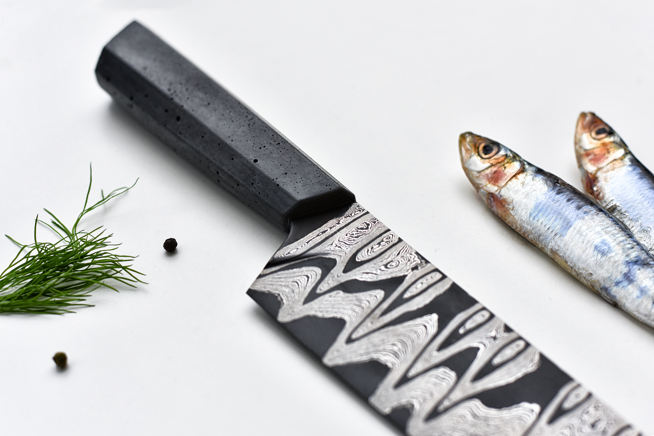 knife，Damascus blade，concrete，