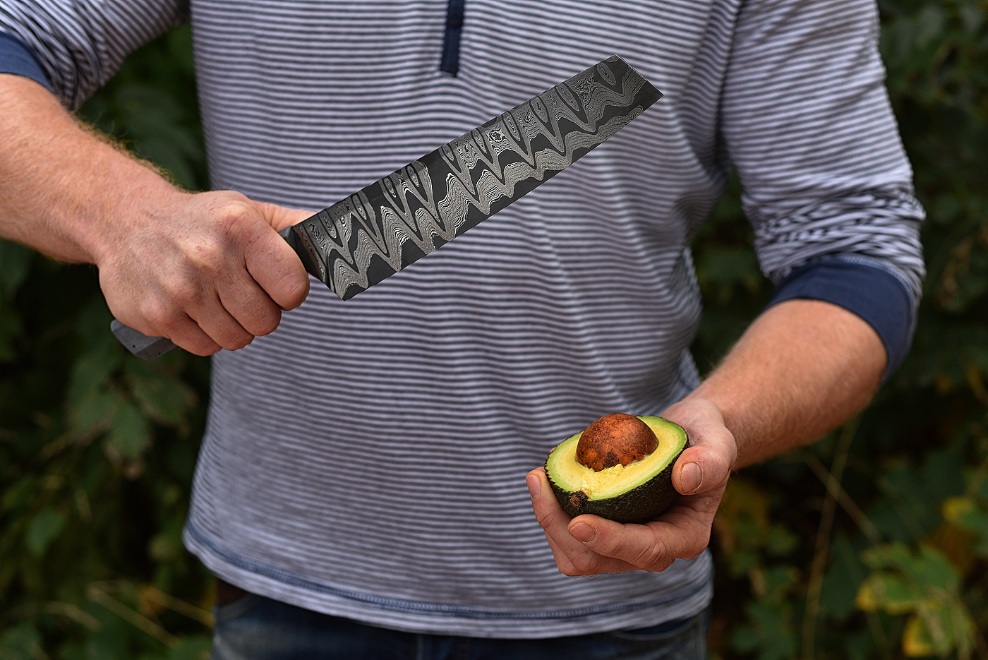 knife，Damascus blade，concrete，