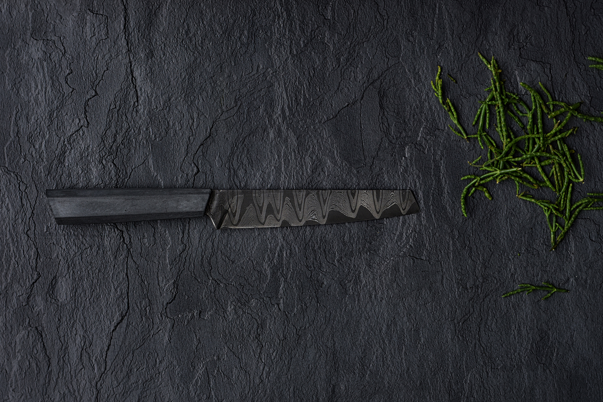 knife，Damascus blade，concrete，