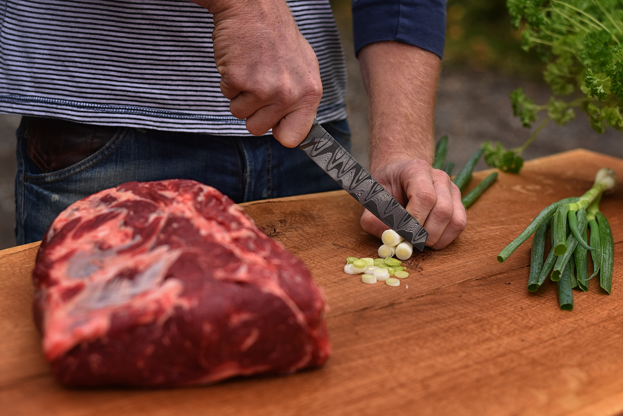 knife，Damascus blade，concrete，