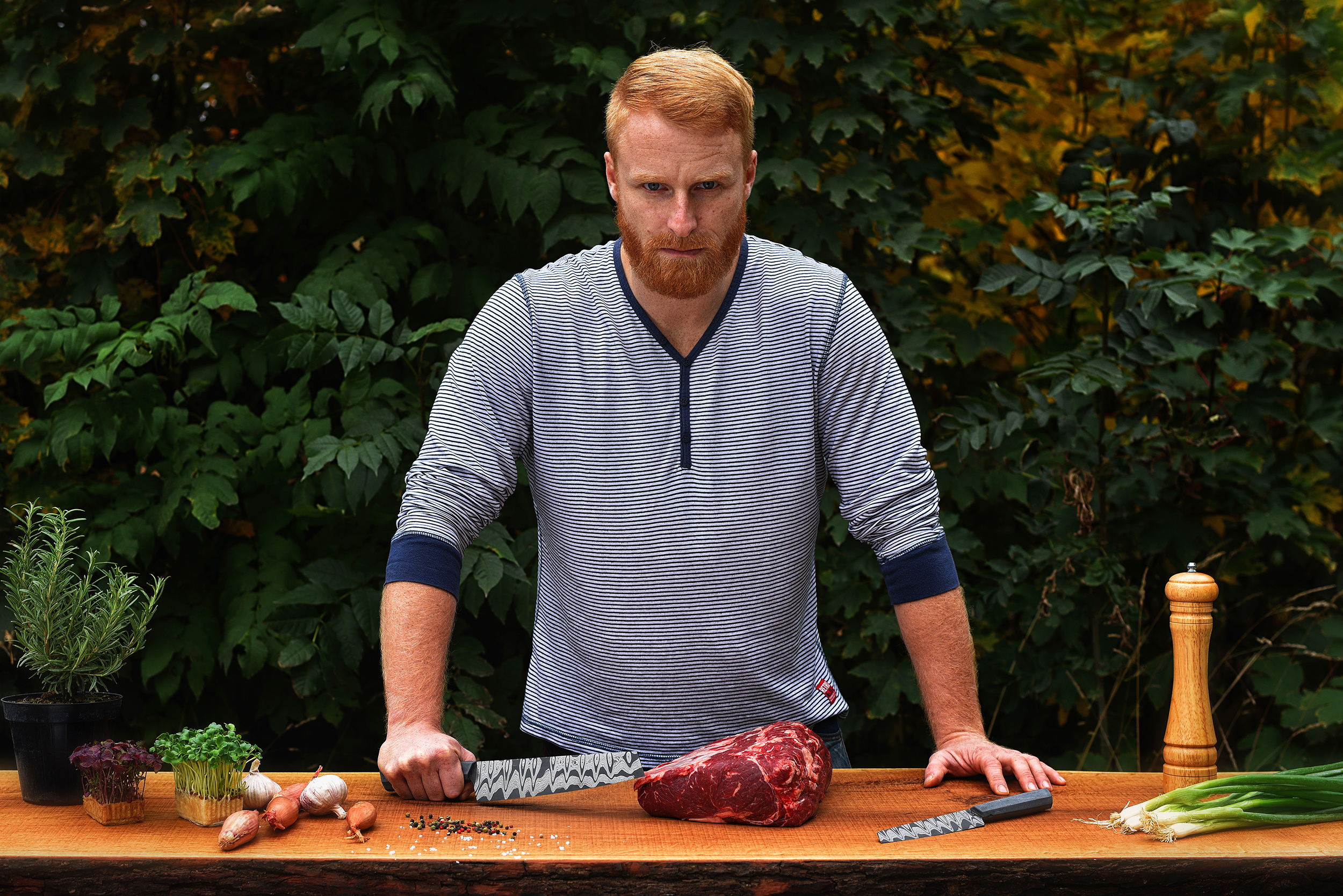 knife，Damascus blade，concrete，