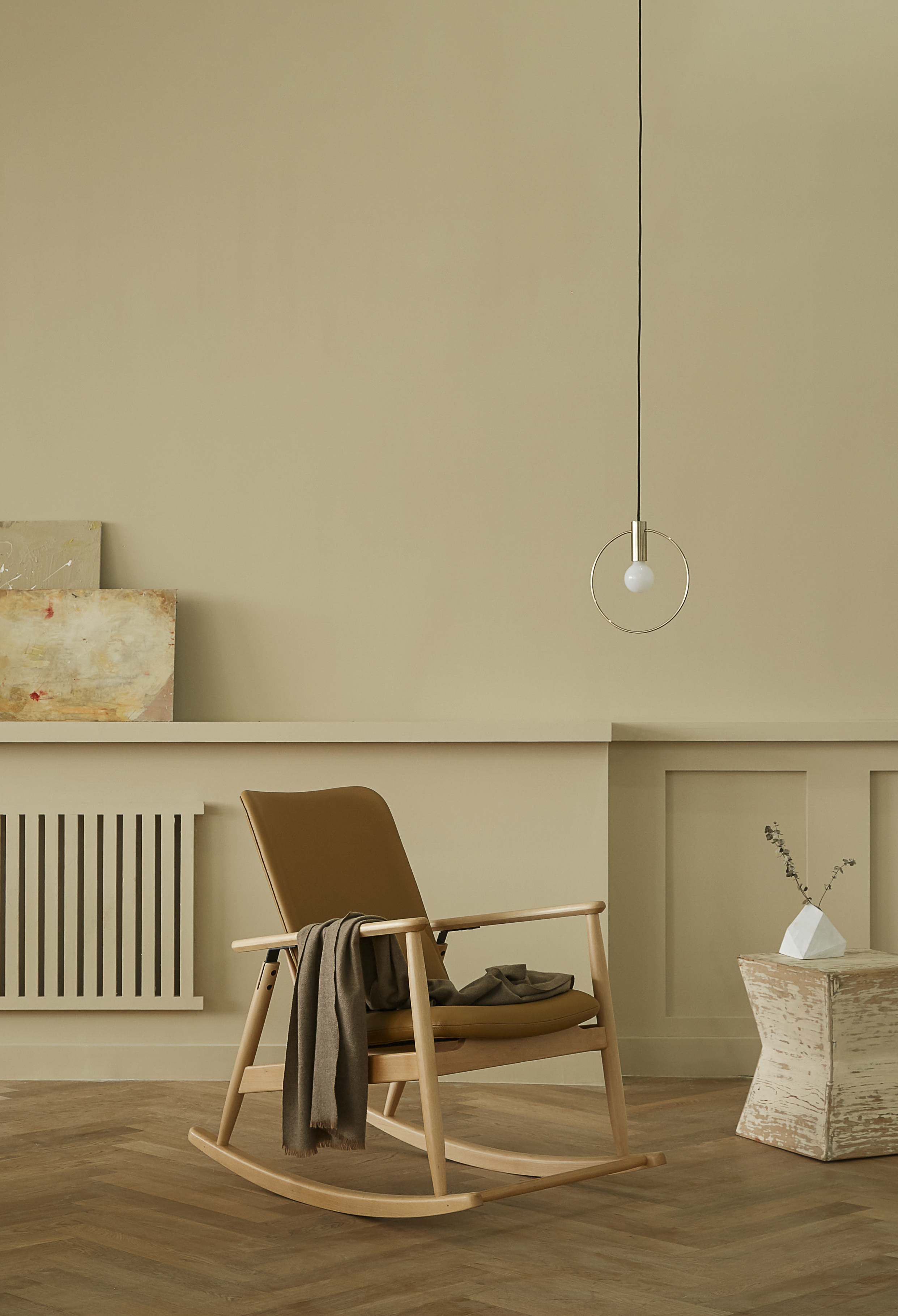 Furniture designer Ren Mengying，