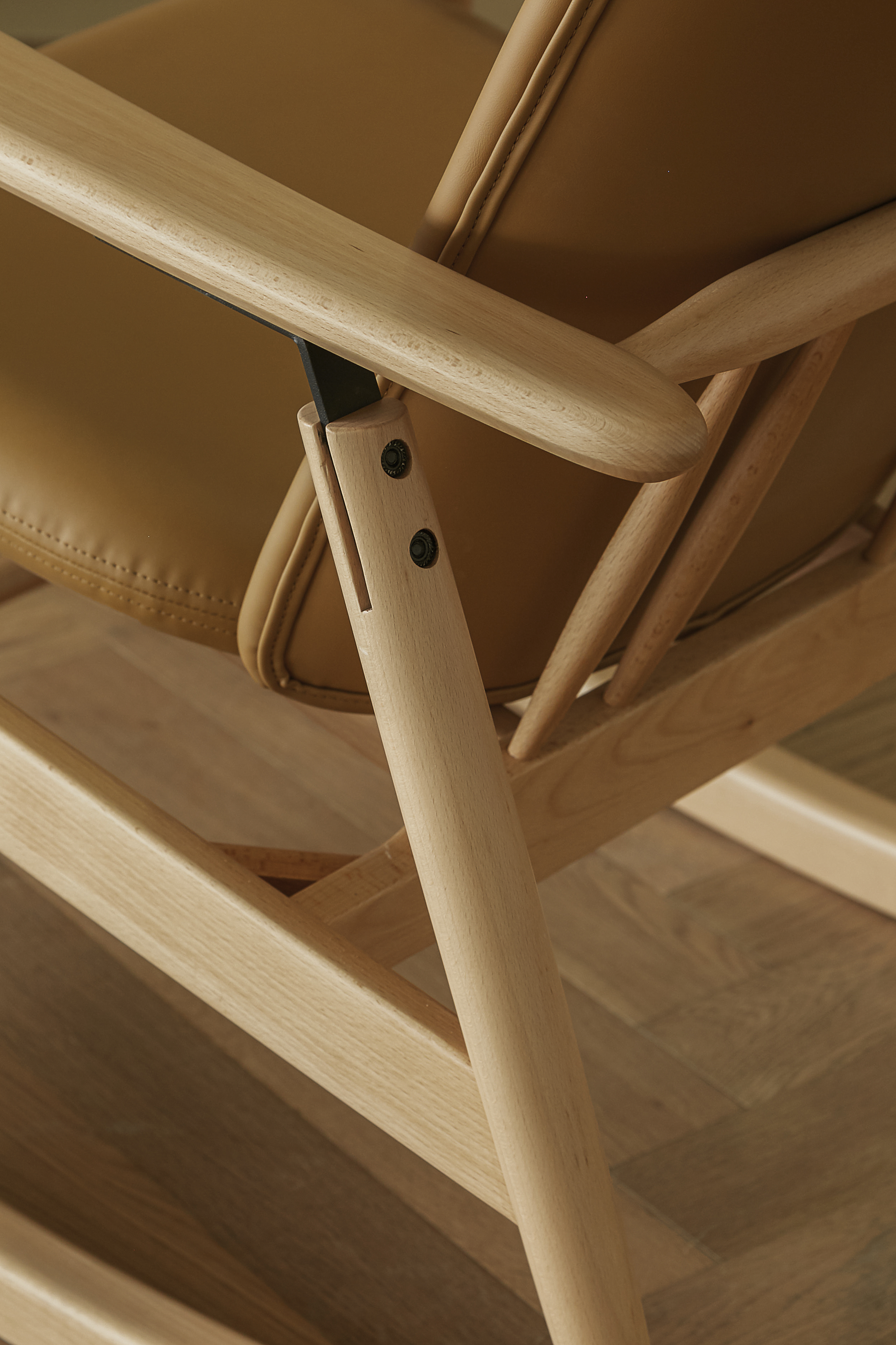 Furniture designer Ren Mengying，