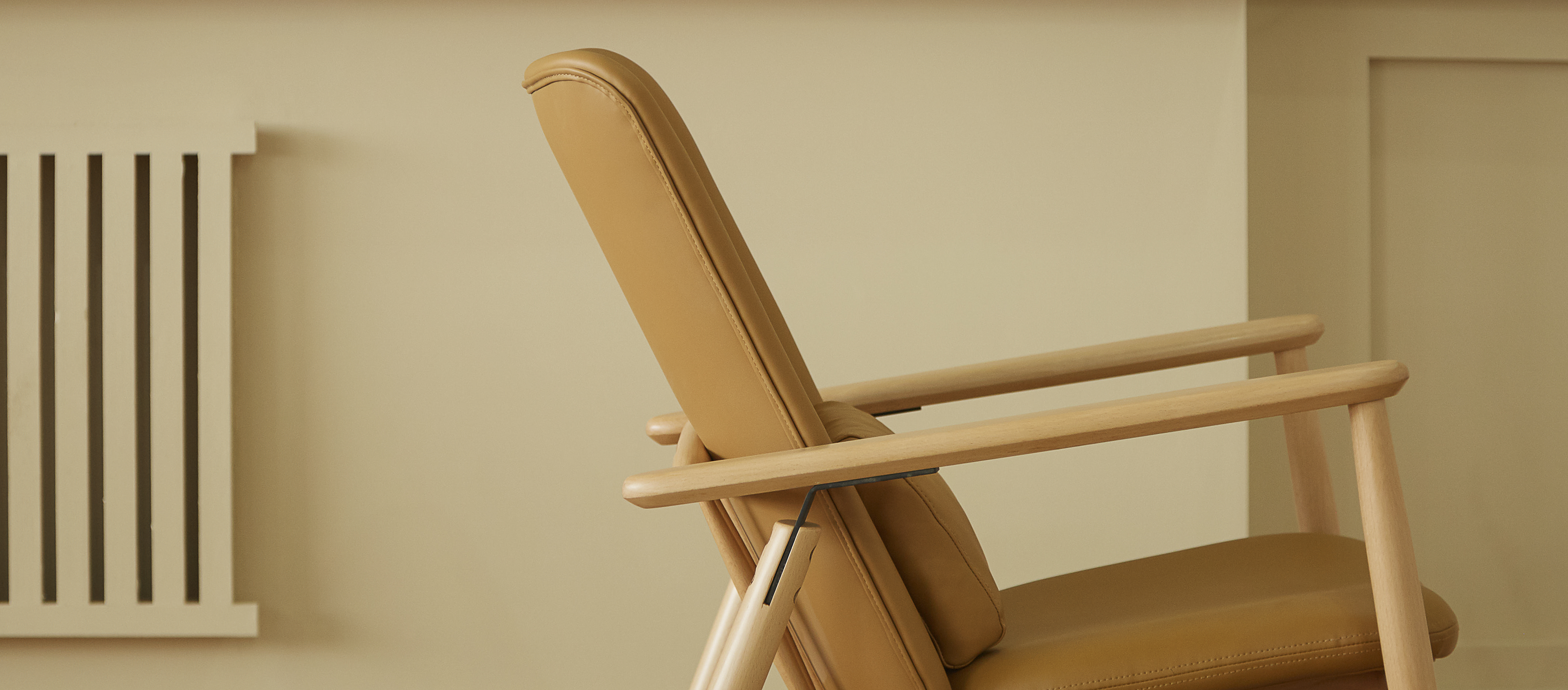 Furniture designer Ren Mengying，