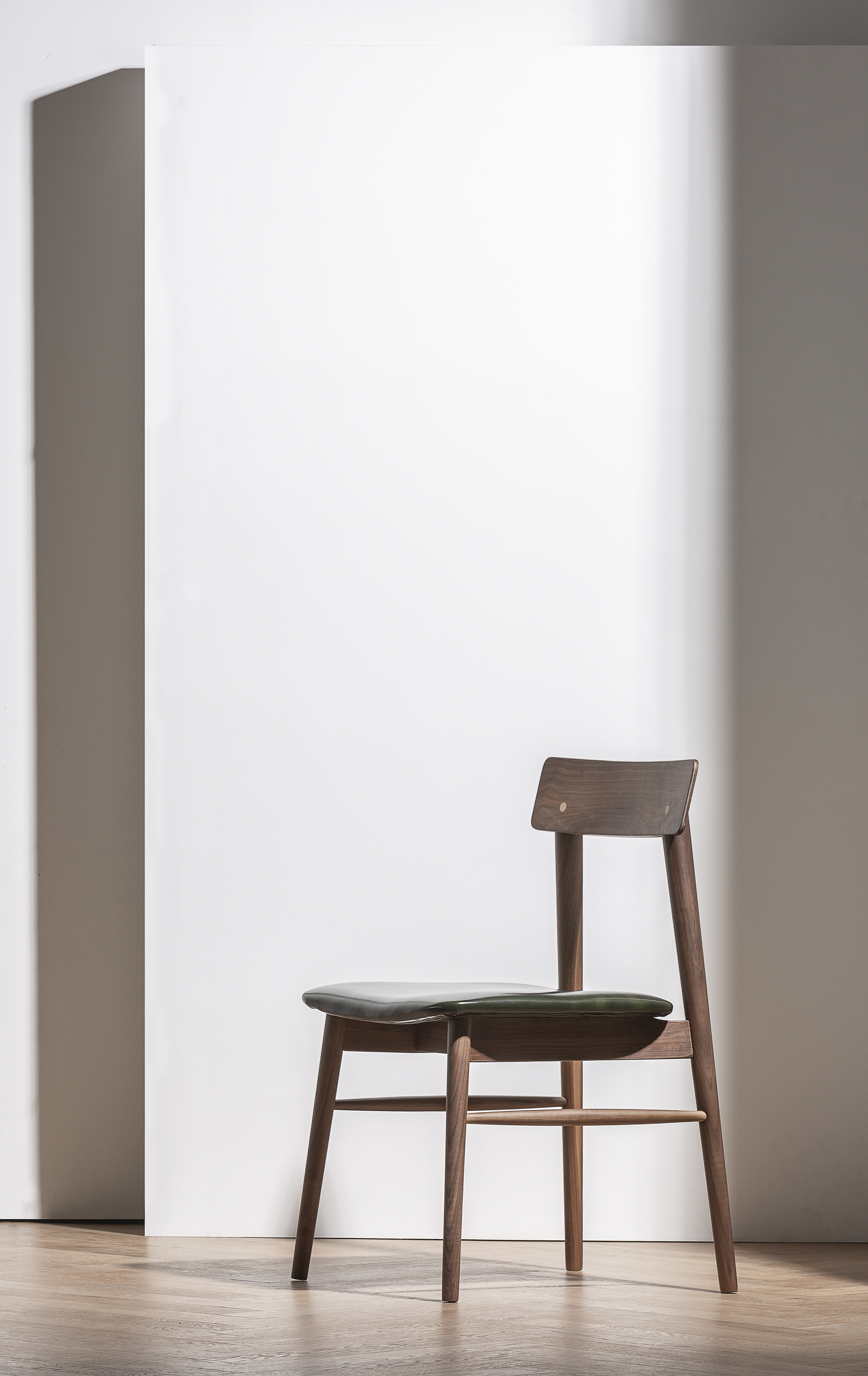 Furniture designer Ren Mengying，