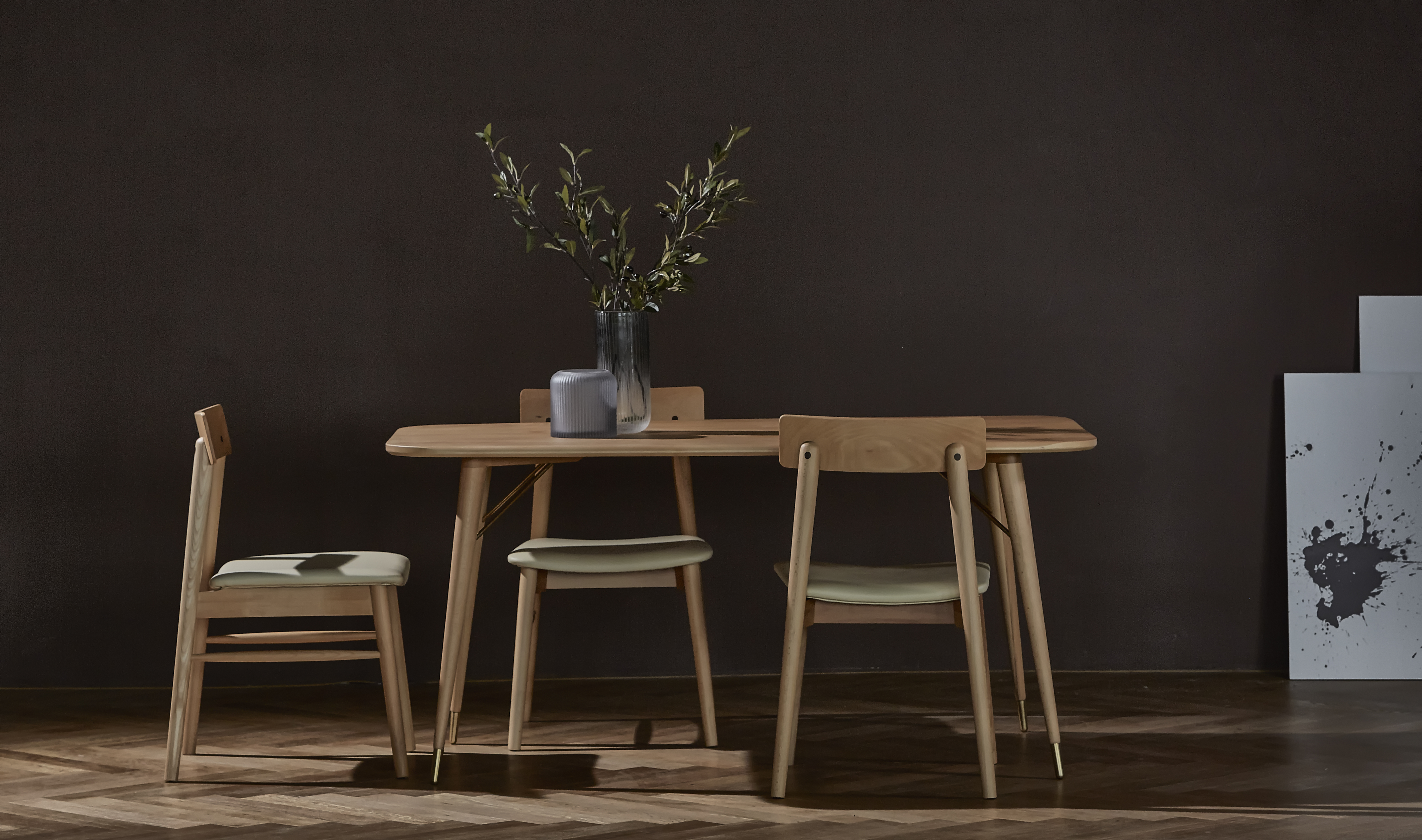 Furniture designer Ren Mengying，