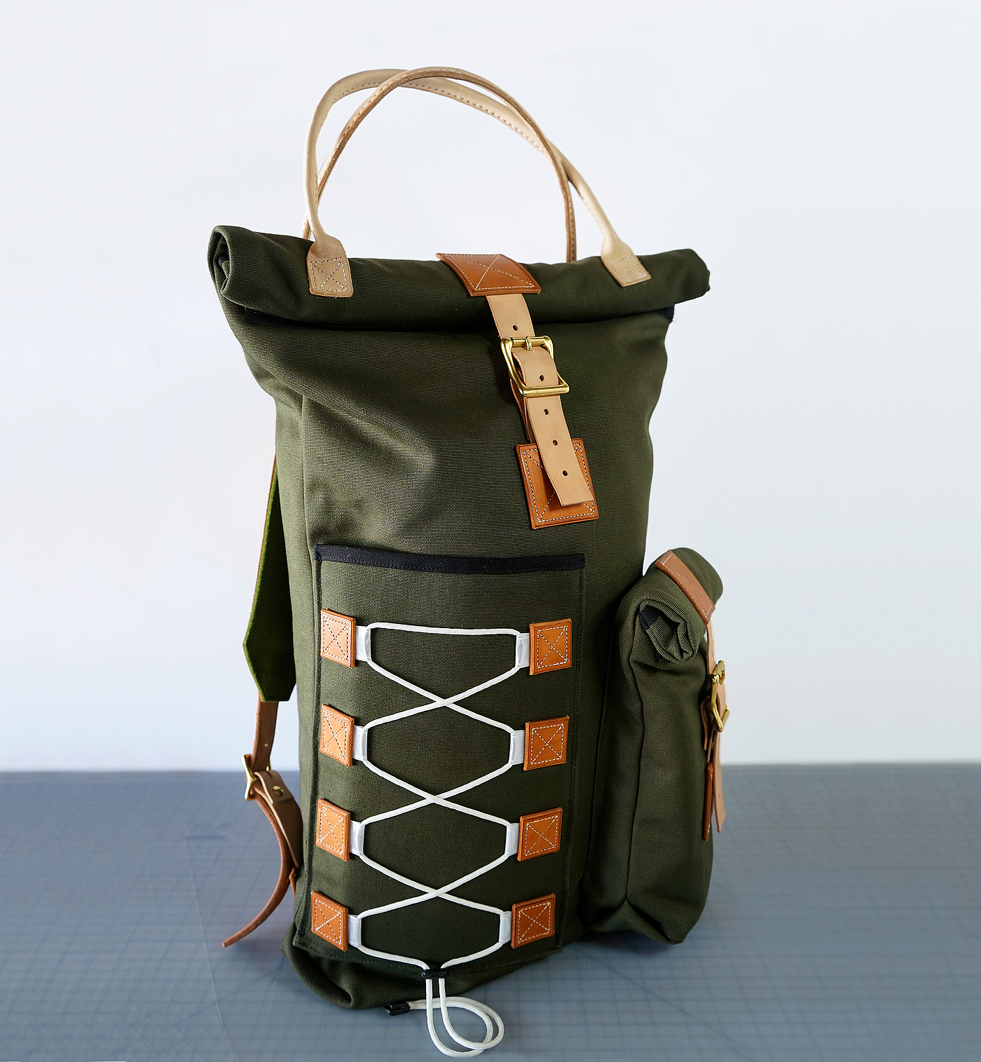 knapsack，desert，luxury，
