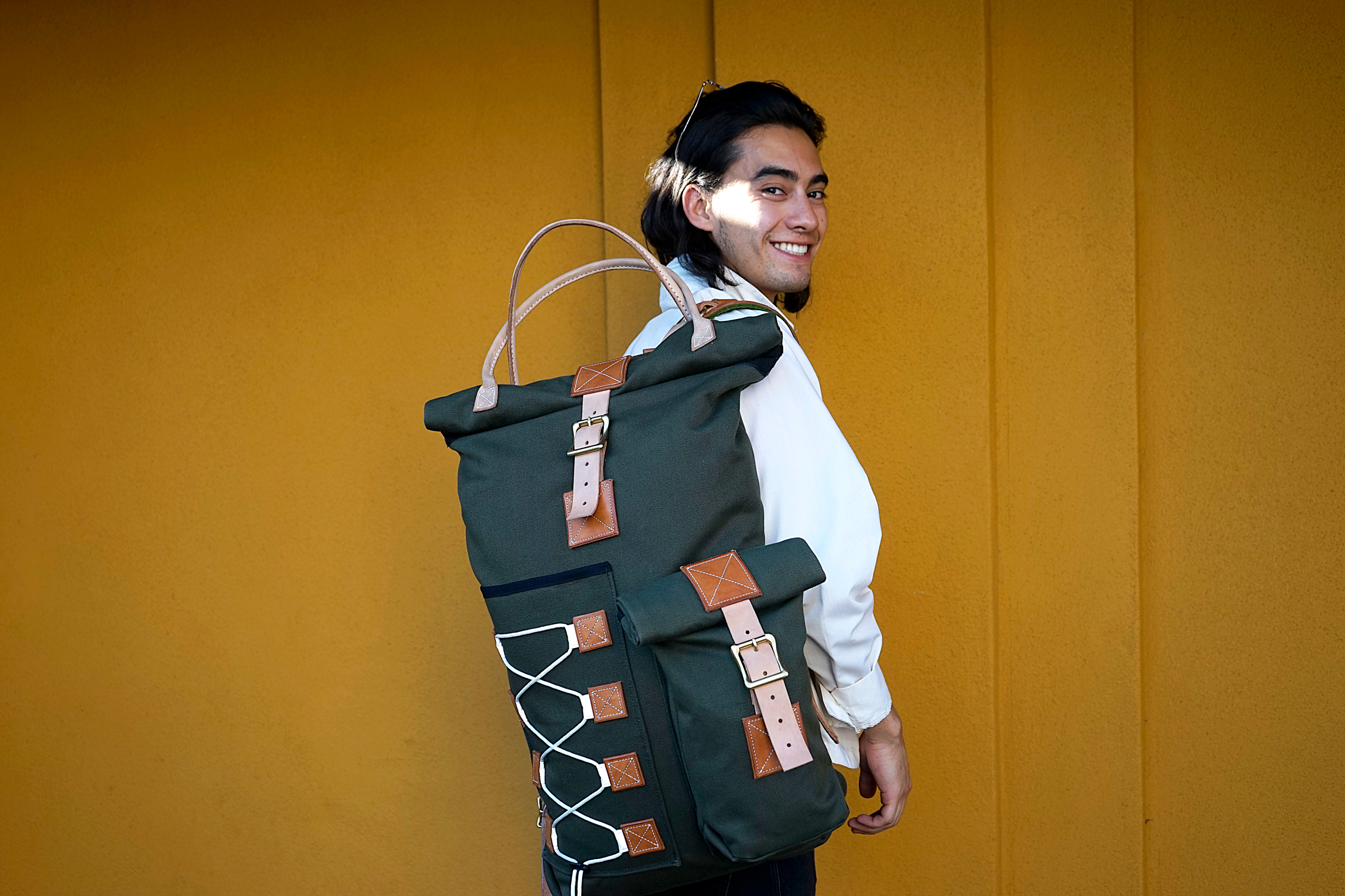 knapsack，desert，luxury，