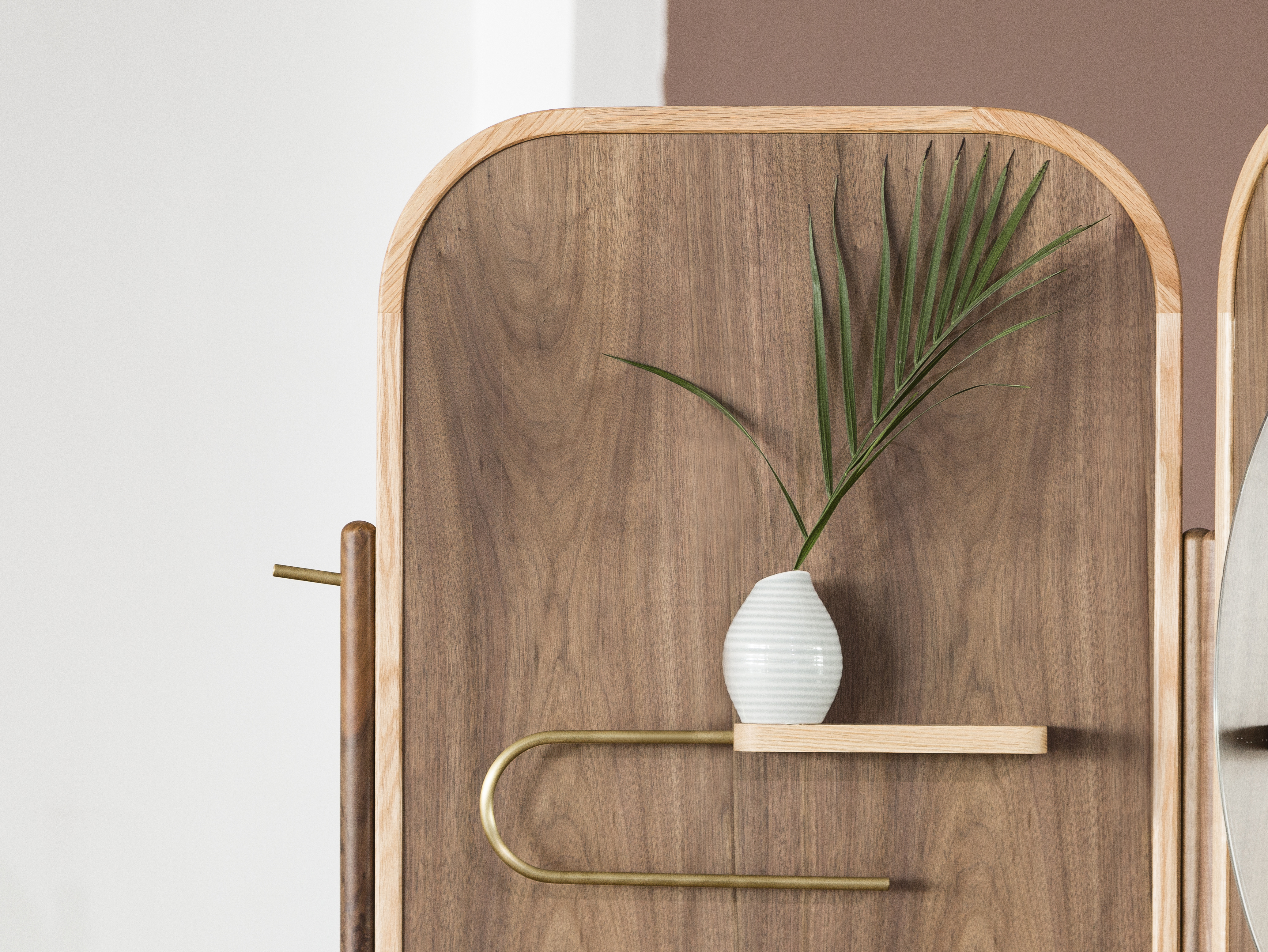 Furniture designer Ren Mengying，