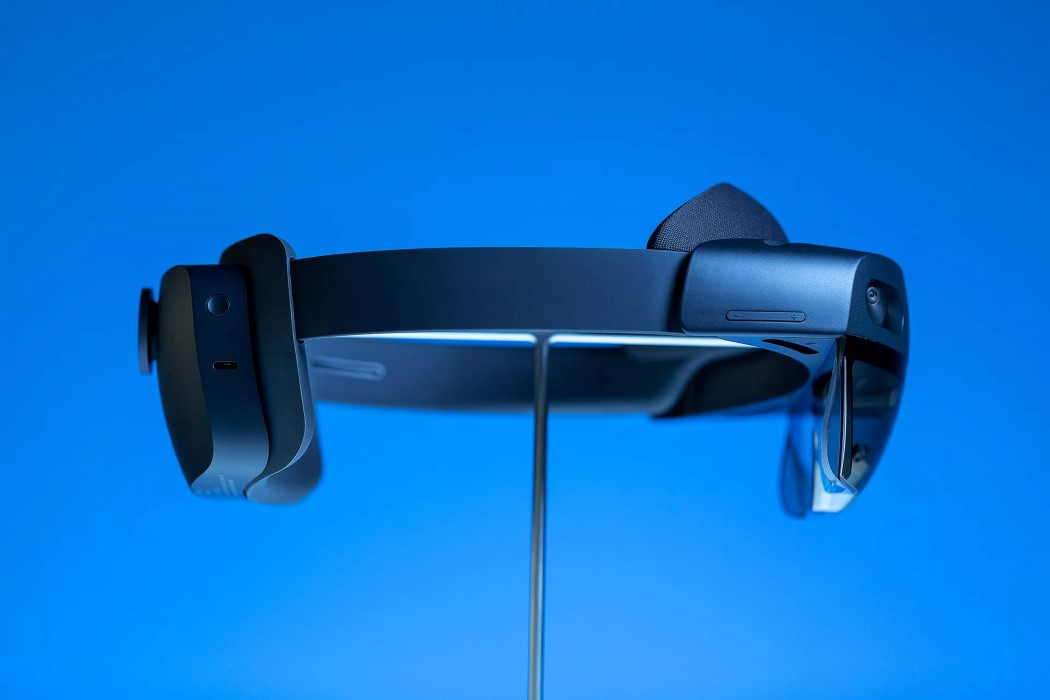 holographic，MICROSOFT’S HOLOLENS，vr，