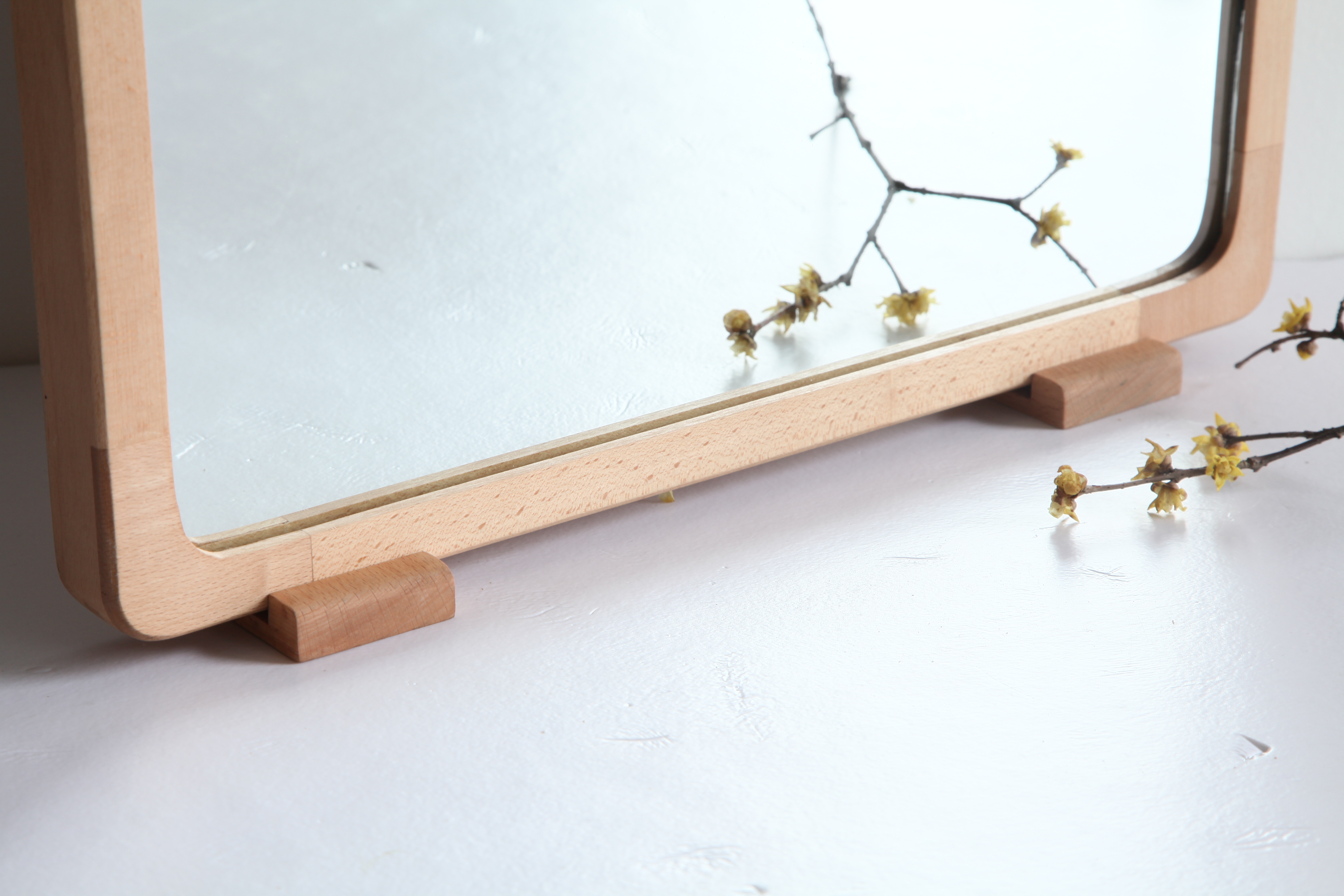 Furniture designer Ren Mengying，