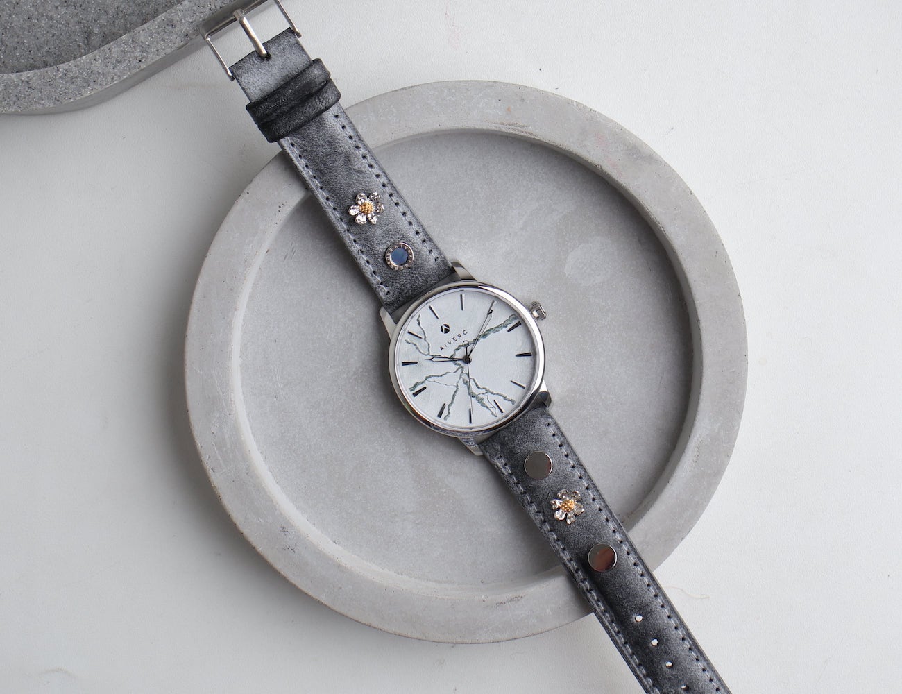 ornaments，Wristwatch，time，surface，Aiverc Modern Luxury，Aiverc，