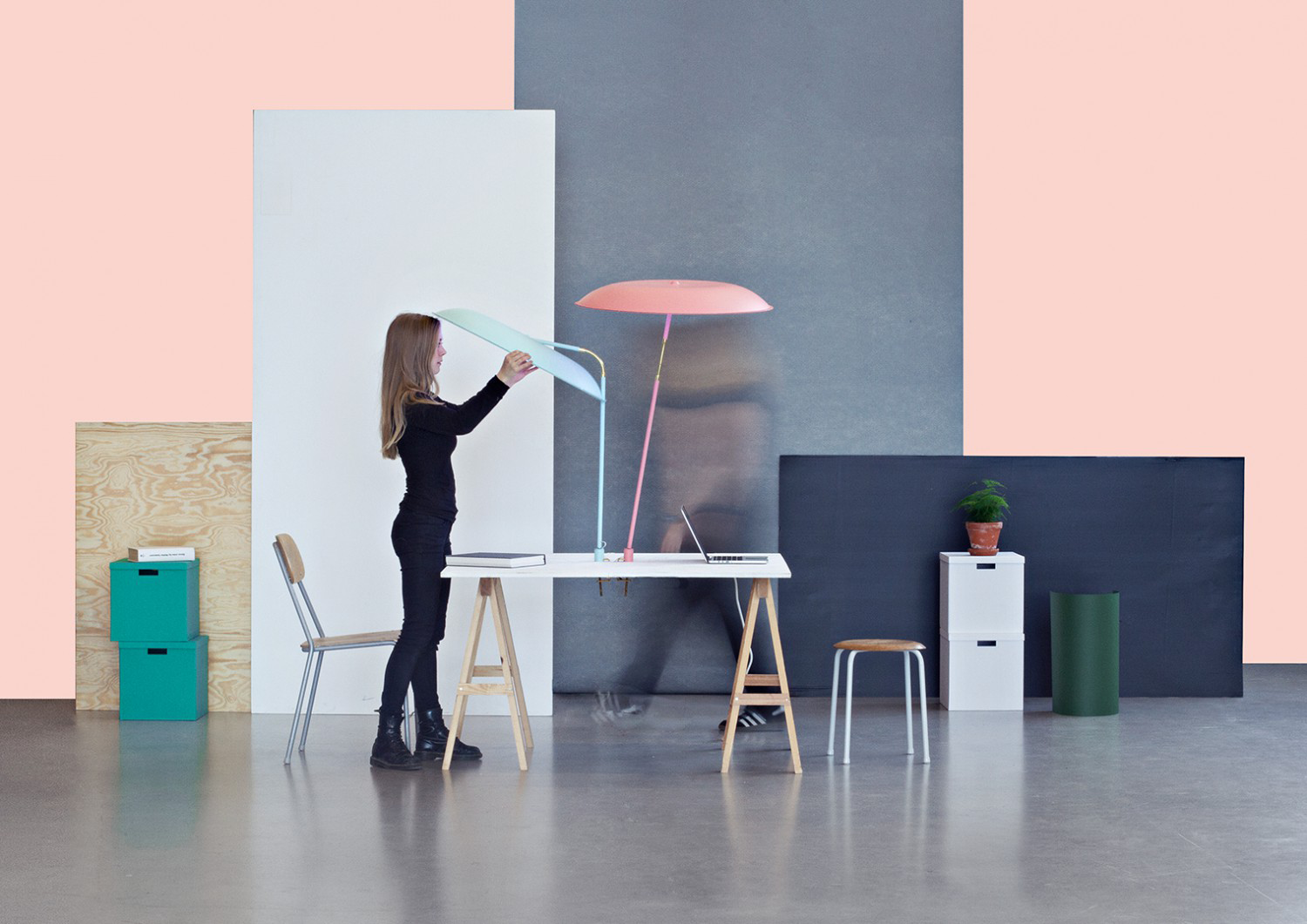 desk，Lamp design，Advanced grey，Young fashion，Interesting words，hommization，office equipment ，Office design，