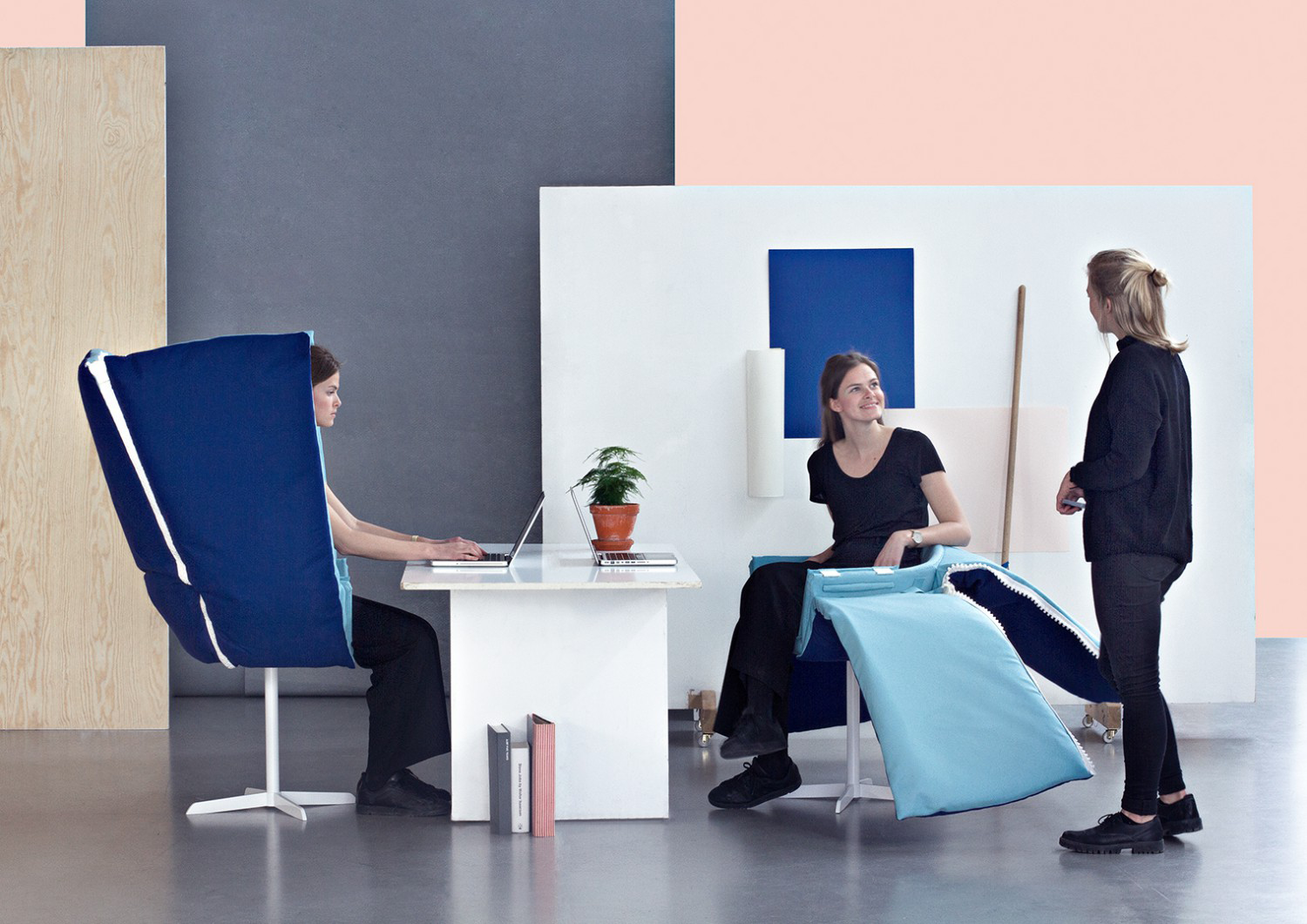 desk，Lamp design，Advanced grey，Young fashion，Interesting words，hommization，office equipment ，Office design，