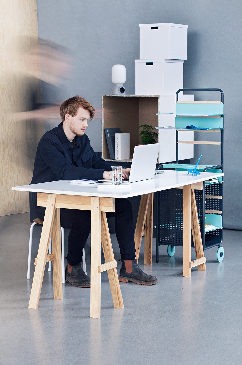 desk，Lamp design，Advanced grey，Young fashion，Interesting words，hommization，office equipment ，Office design，