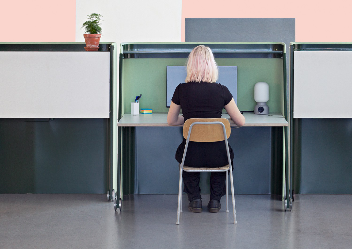 desk，Lamp design，Advanced grey，Young fashion，Interesting words，hommization，office equipment ，Office design，