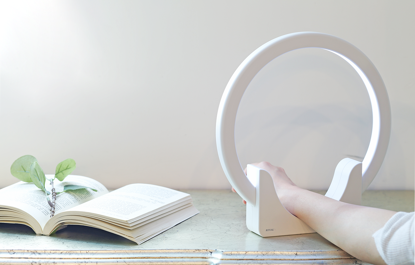 Desk lamp，lighting，white，RITUAL，X - FACTOR，